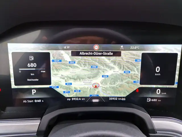 Volkswagen Touareg view 13