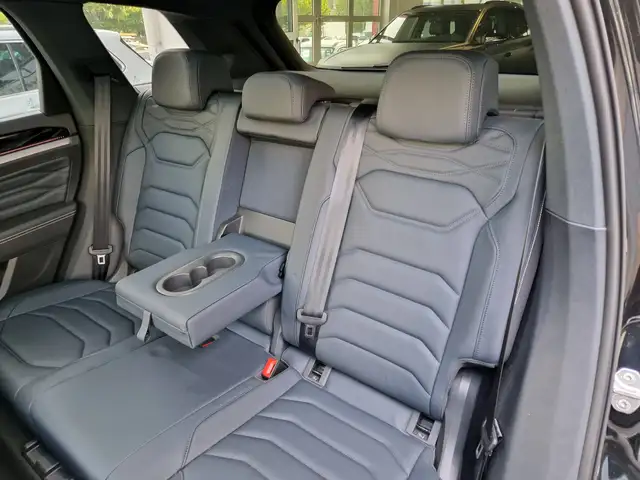 Volkswagen Touareg view 20
