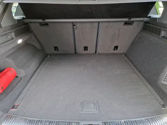 Volkswagen Touareg view 21