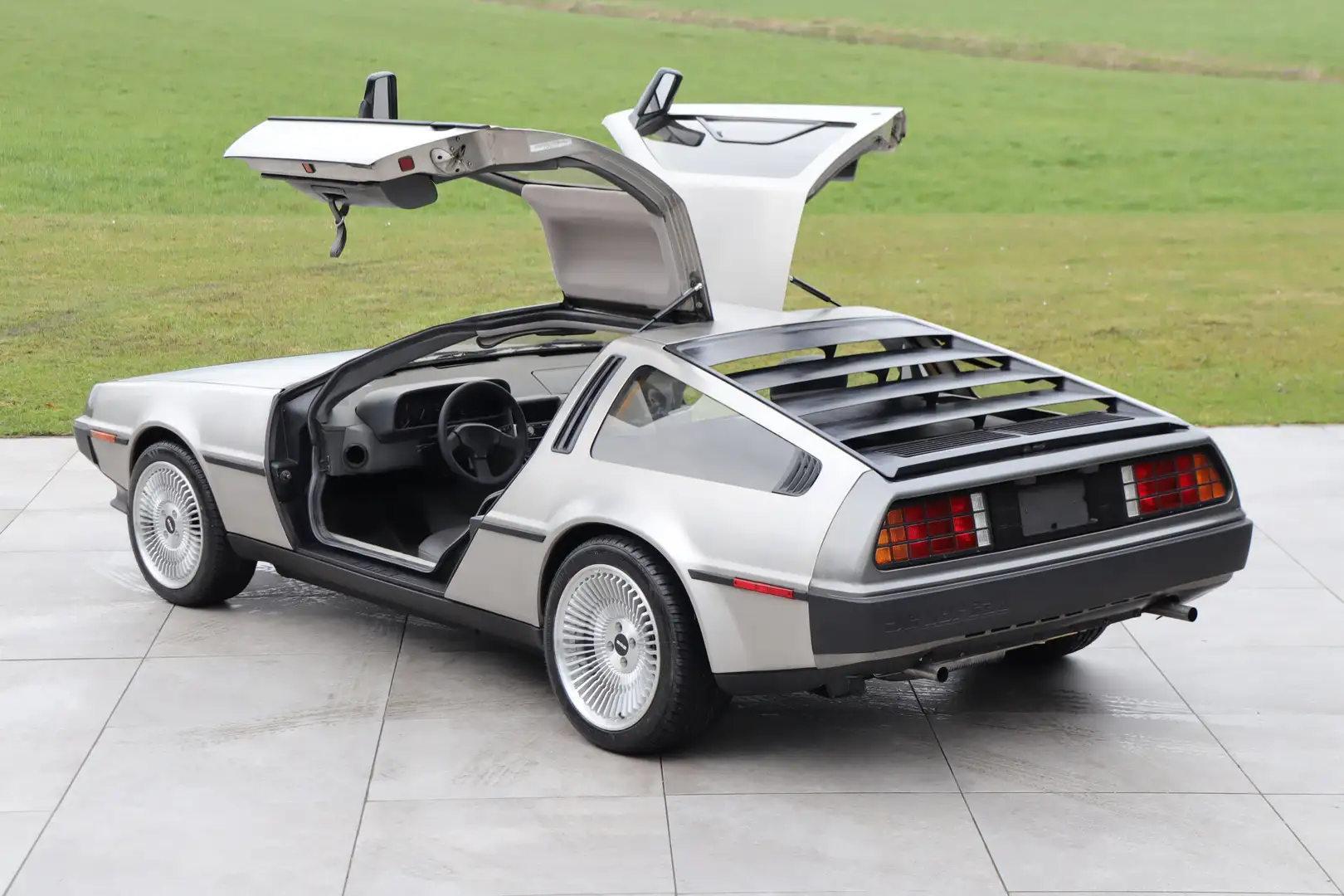 Delorean DMC-12 - New chassis, Unique wheels Silber - 2