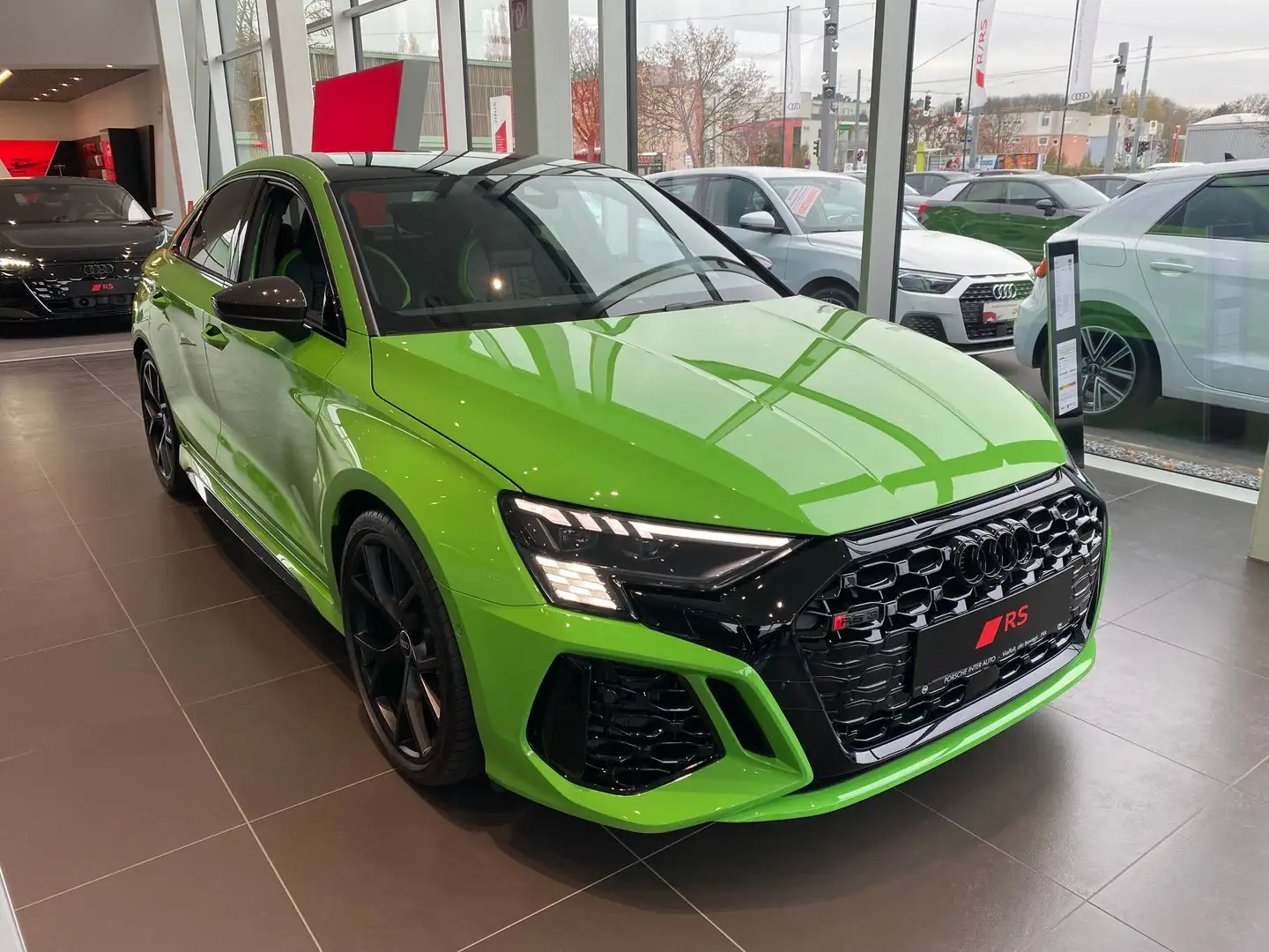 Audi RS3 Audi RS 3 Limousine Grün - 2
