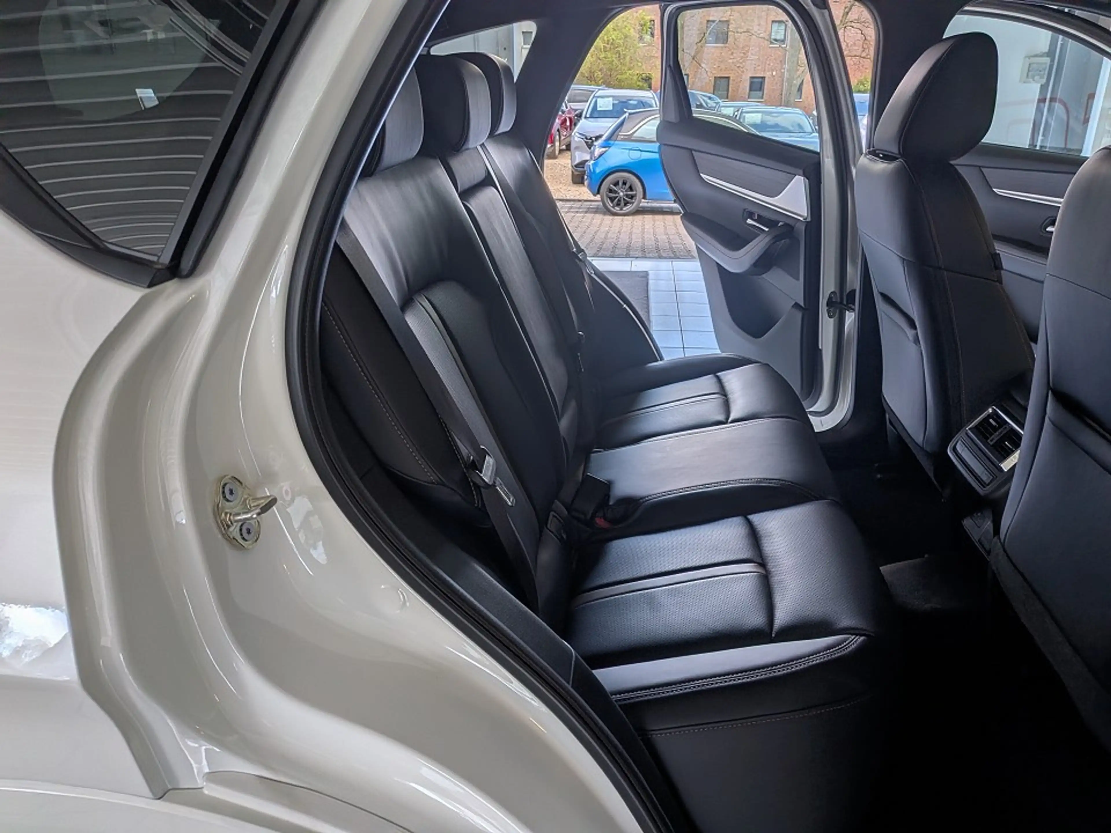 Mazda CX-60 2.5L e-SKYACTIV PHEV 327ps Homura Plus — photo 11