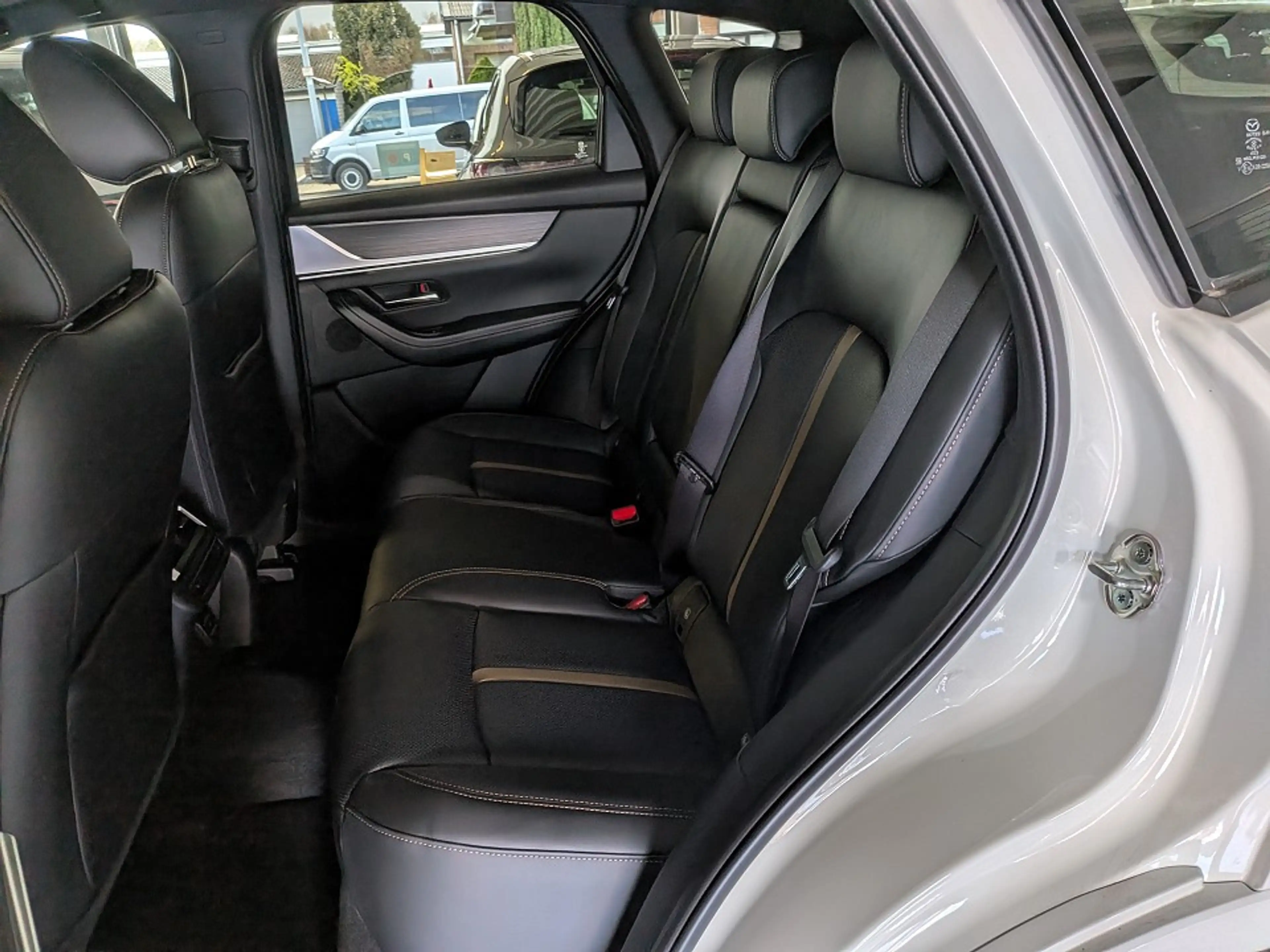 Mazda CX-60 2.5L e-SKYACTIV PHEV 327ps Homura Plus — photo 15