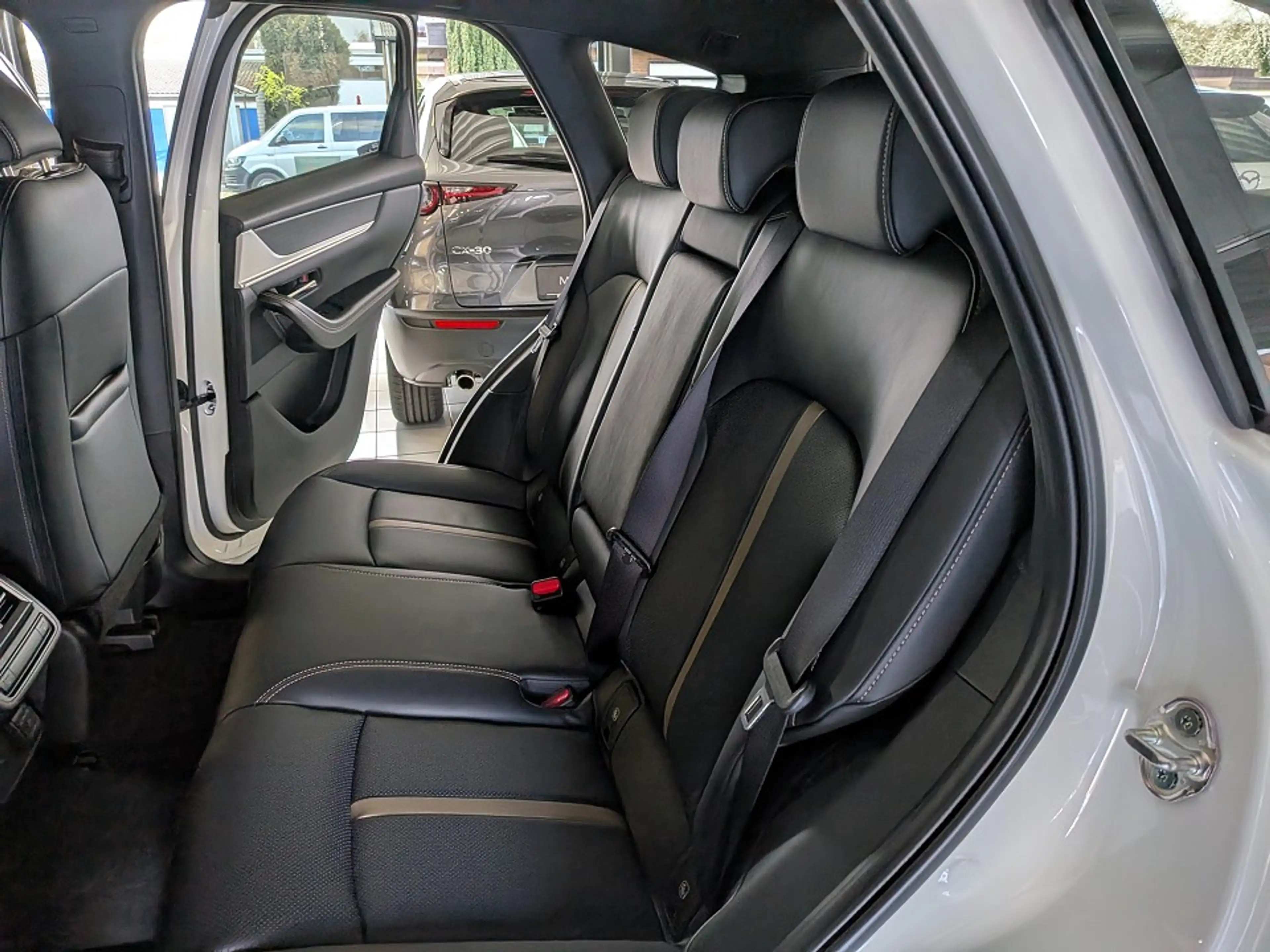 Mazda CX-60 2.5L e-SKYACTIV PHEV 327ps Homura Plus — photo 9
