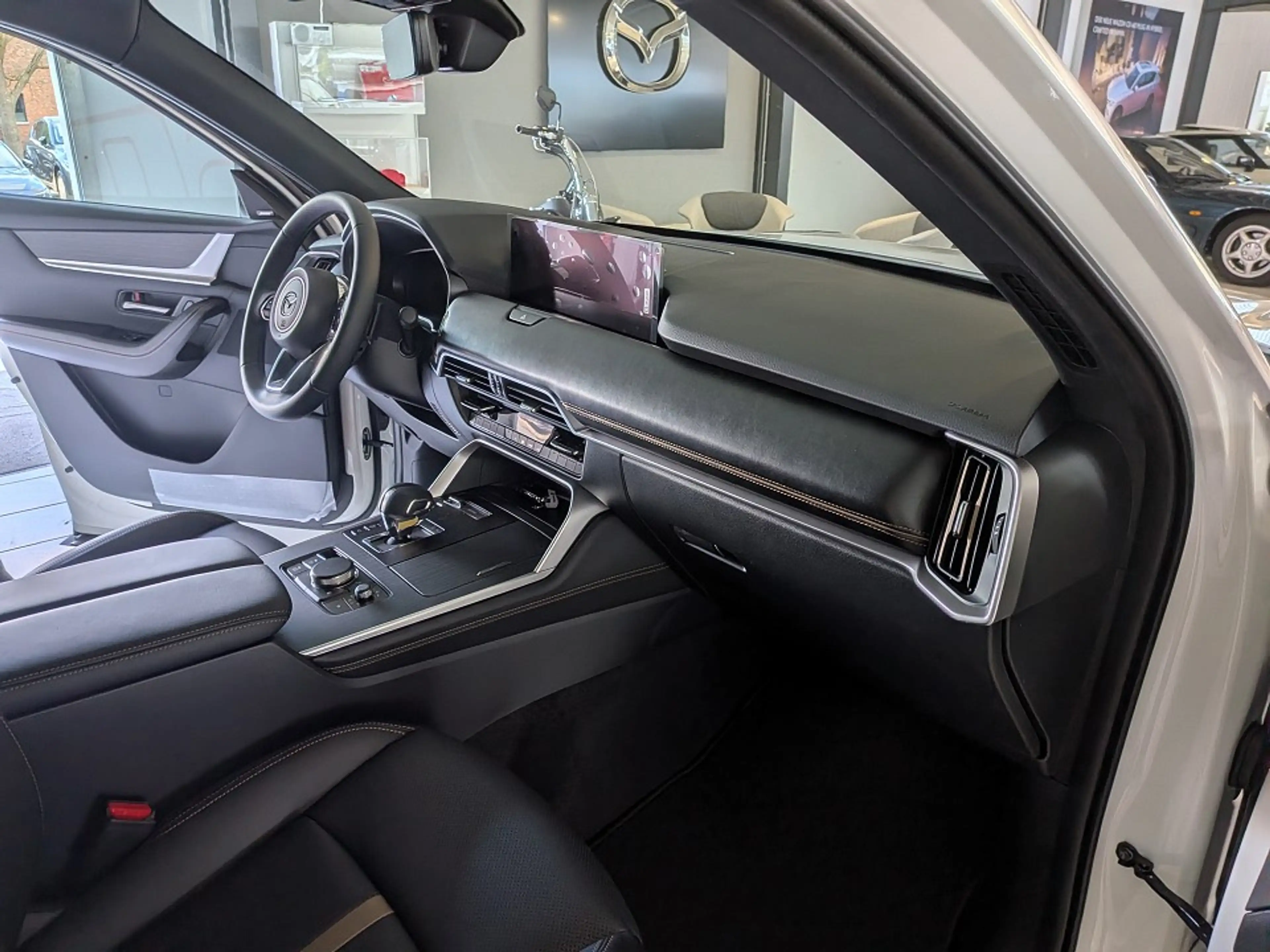 Mazda CX-60 2.5L e-SKYACTIV PHEV 327ps Homura Plus — photo 14