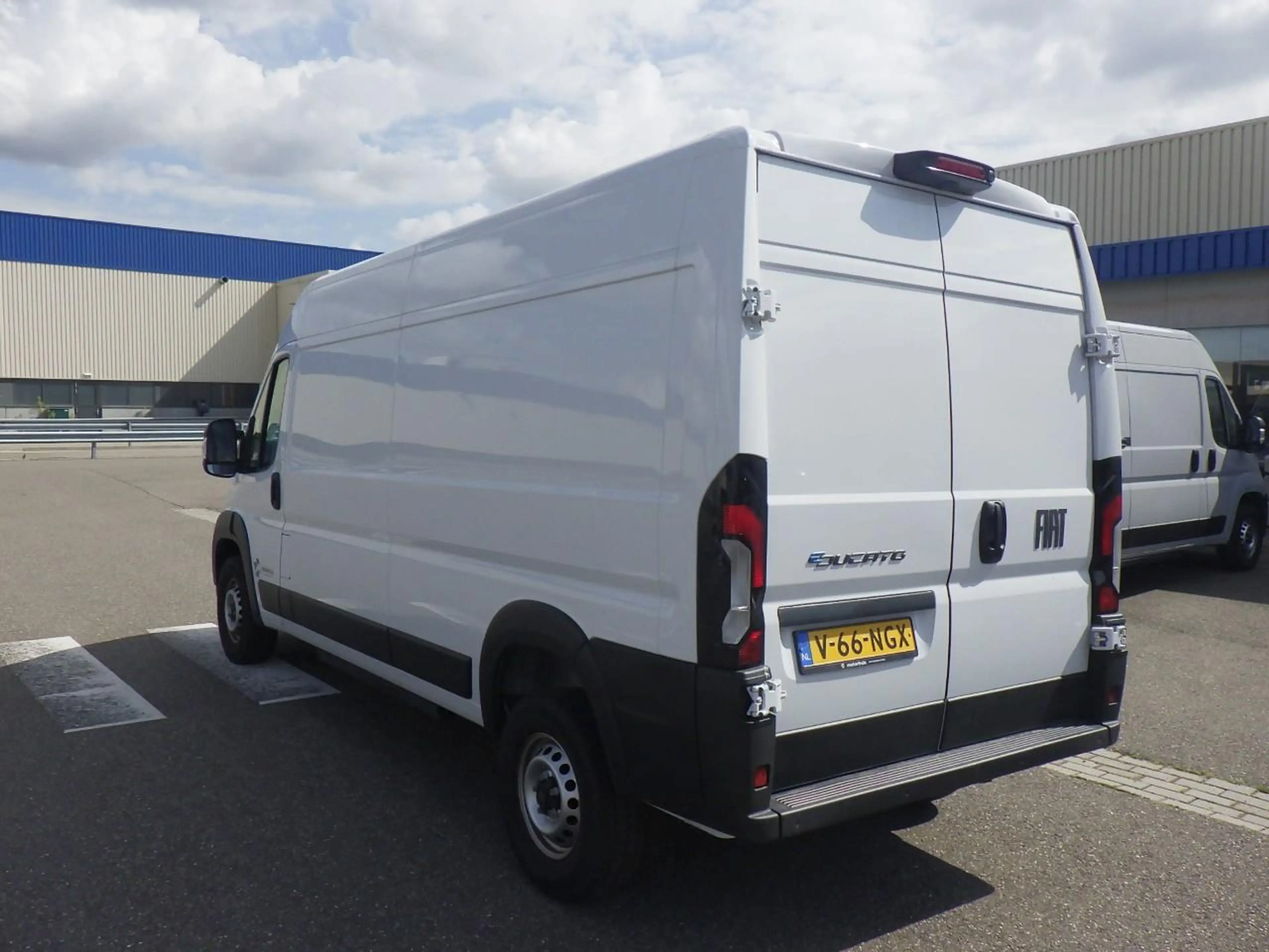 Fiat Ducato E-Ducato L3H2 3,5T 110 kWh | 8 JAAR GARANTIE | CAM — photo 2