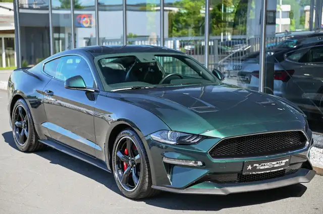 Ford Mustang view 3