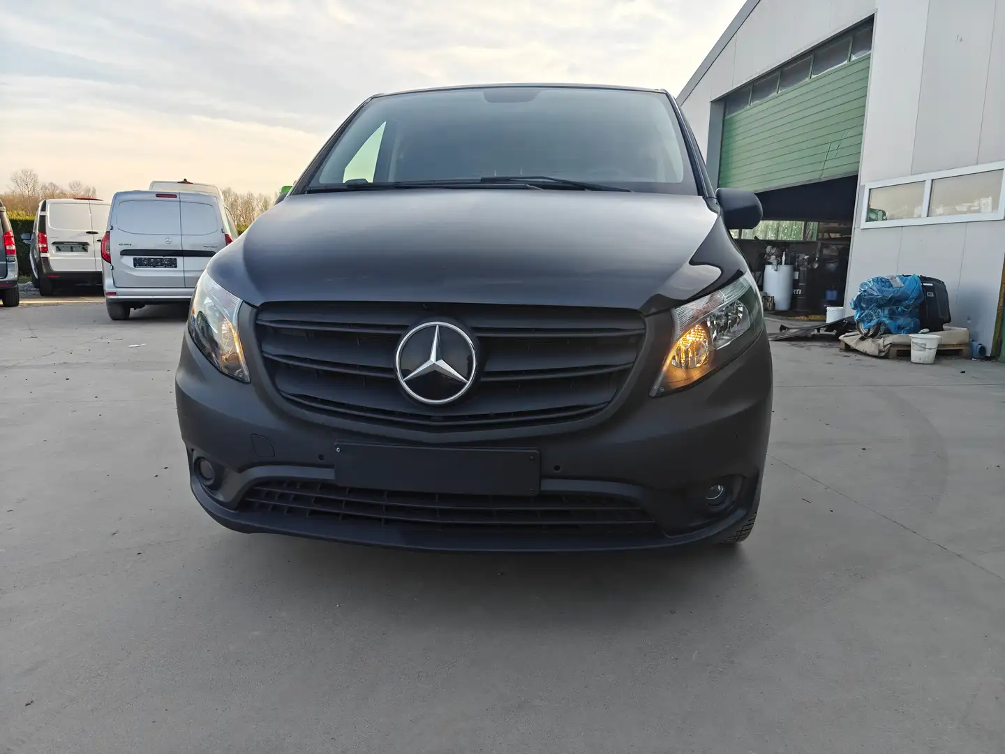 Mercedes-Benz Vito 116CDI GRAFIETGRIJS 2500KG TREKHAAK Gris - 2