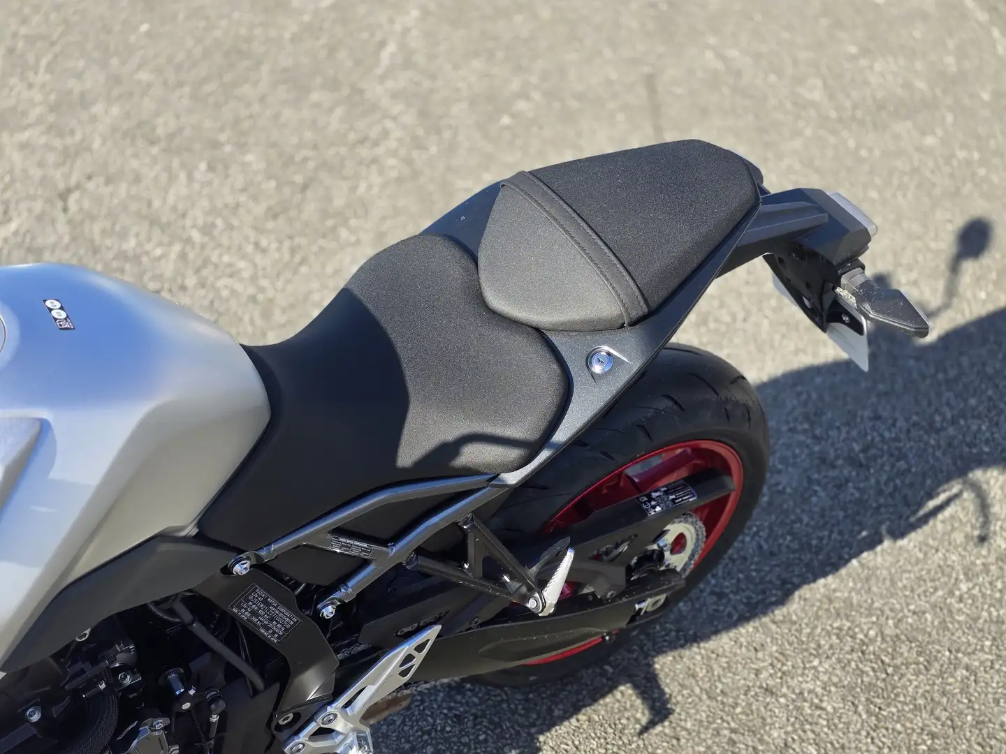Suzuki GSX 8S Šedá - 2