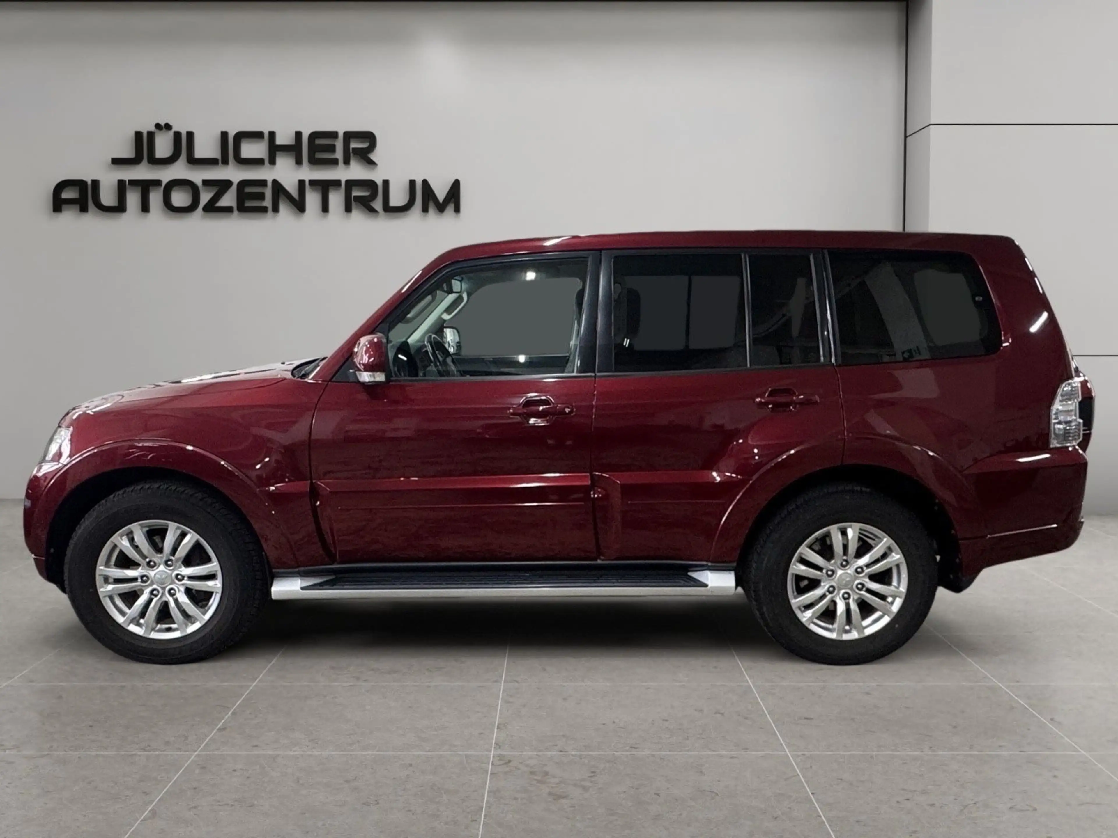 Mitsubishi Pajero 3,2 DI-D 4WD Automatik, 2.Hand, 7-Sitzer — photo 2