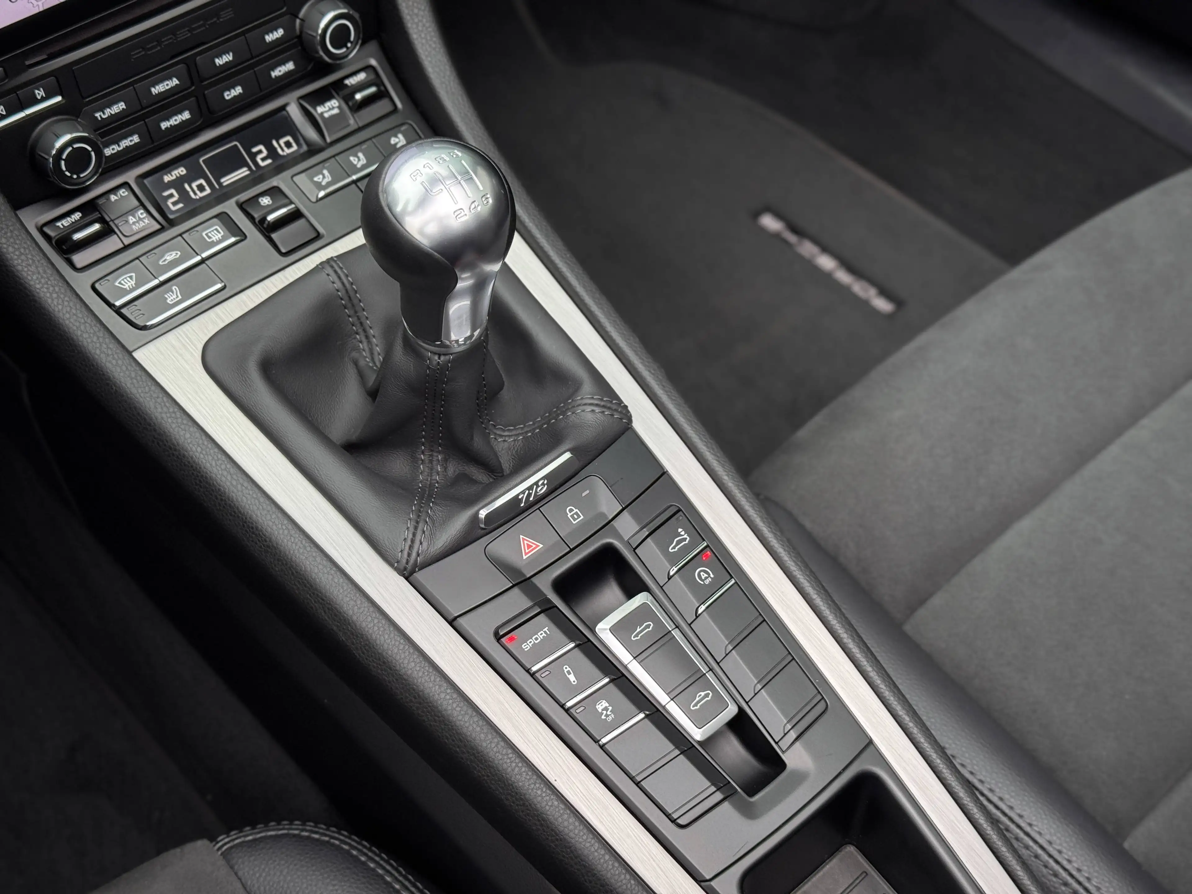 Porsche Boxster 718 — photo 15