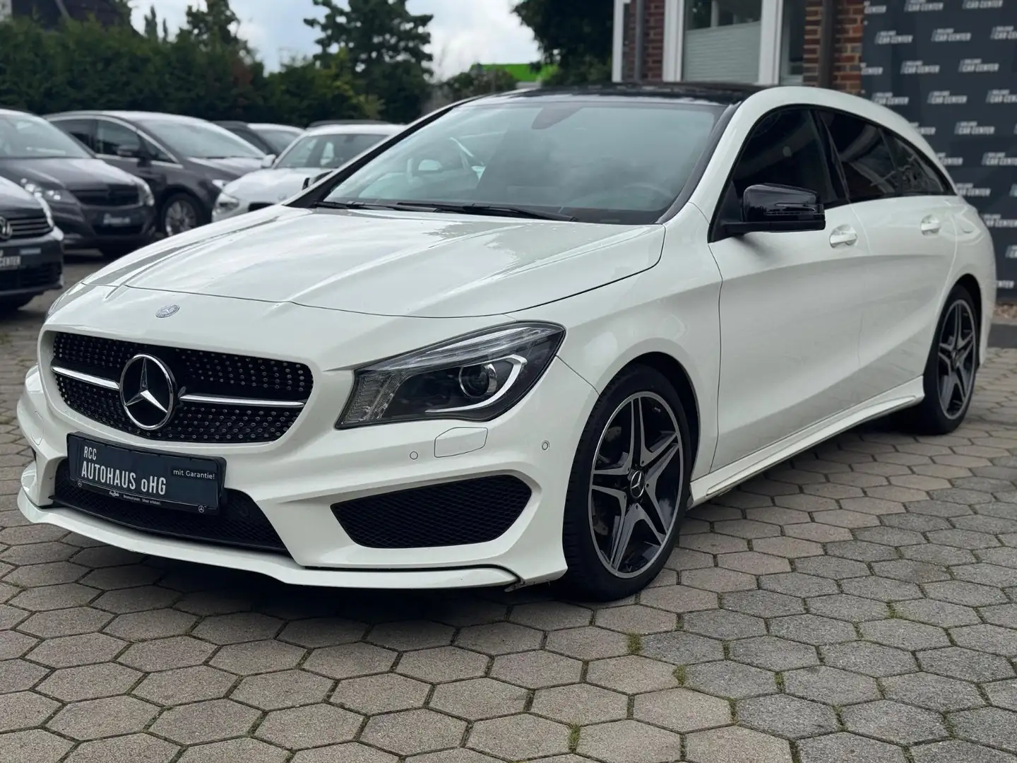 Mercedes-Benz CLA 200 SB AMG Pano Night Navi Ambi H&K Memory Alb - 1