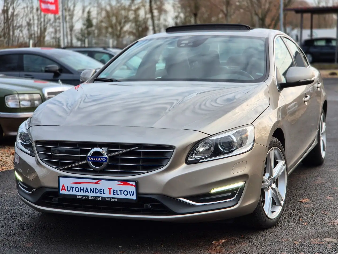 Volvo S60 Lim. Summum *Schiebedach *Xenon *Navi *SHZ Beige - 1
