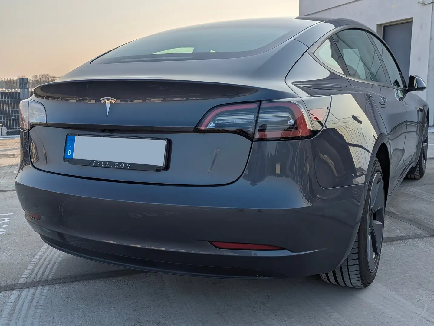 Tesla Model 3 Model 3 Standard Reichweite Plus Hinterradantrieb Silber - 2