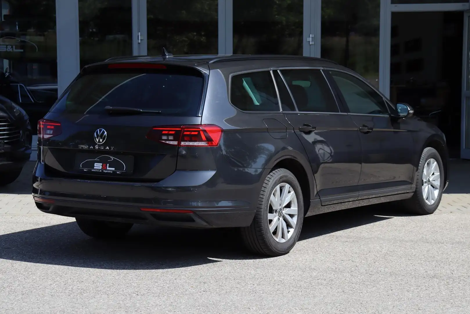 Volkswagen Passat Variant 2.0 TDI/BusinessPremium/Sthzg/AHK Grau - 2