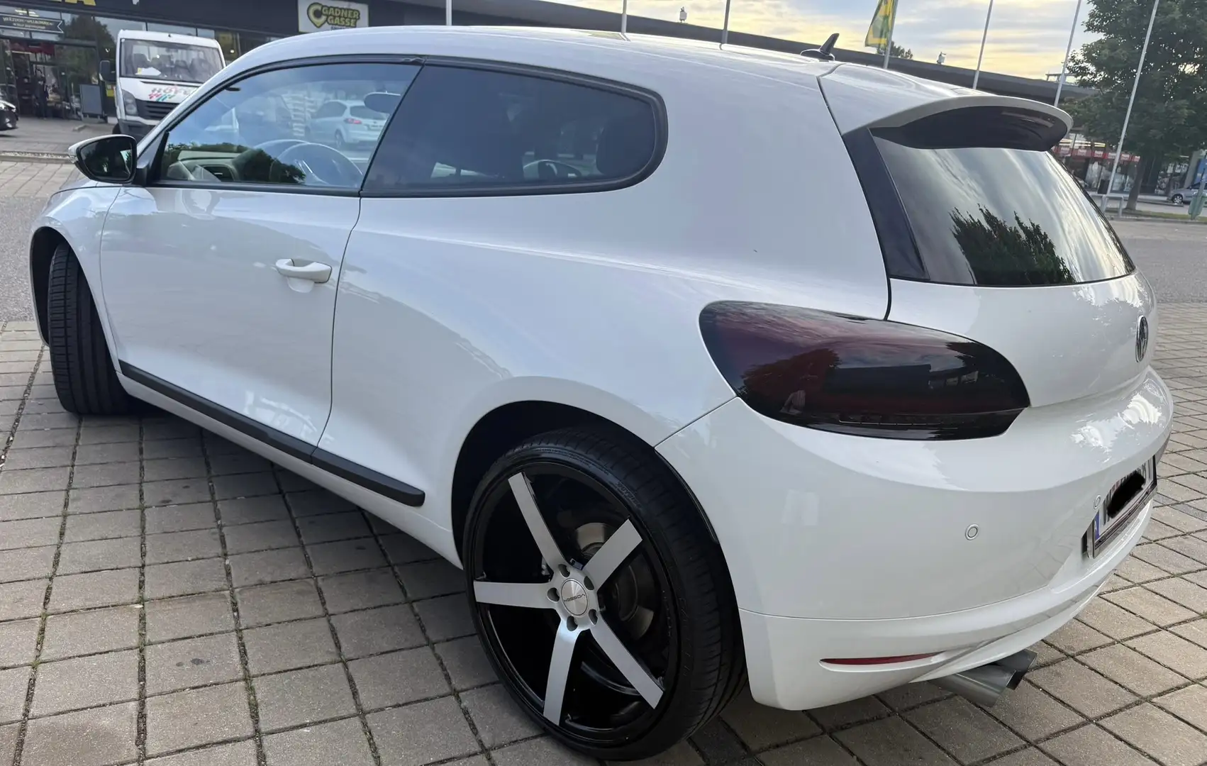 Volkswagen Scirocco 1,4 TSI nur 30800km Neuwagenzustand 20 Zoll Alu Weiß - 2