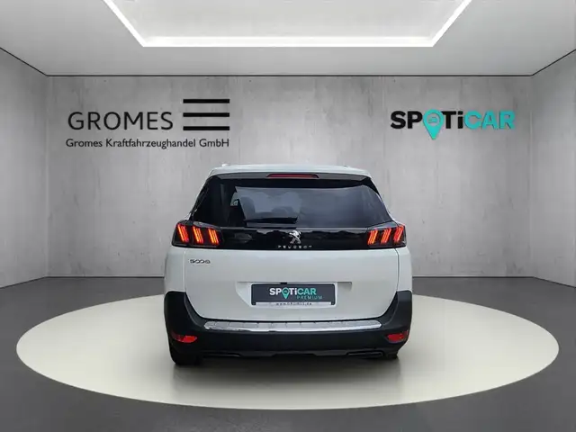 Peugeot 5008 view 4