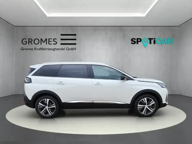 Peugeot 5008 view 2