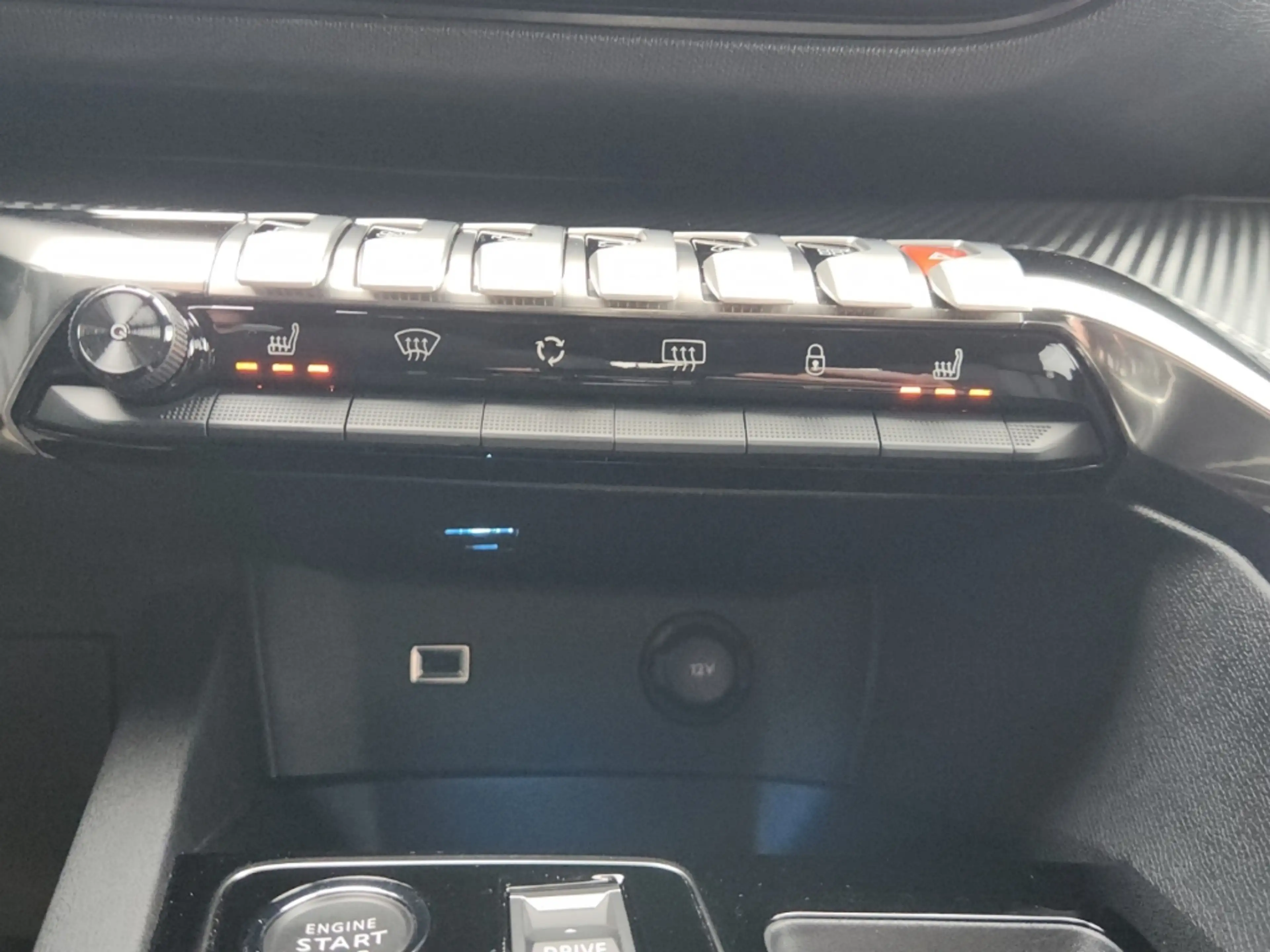 Peugeot 5008 Hybrid Allure Pack HYBRID 136 e-DSC6 7-Sitzer — photo 16