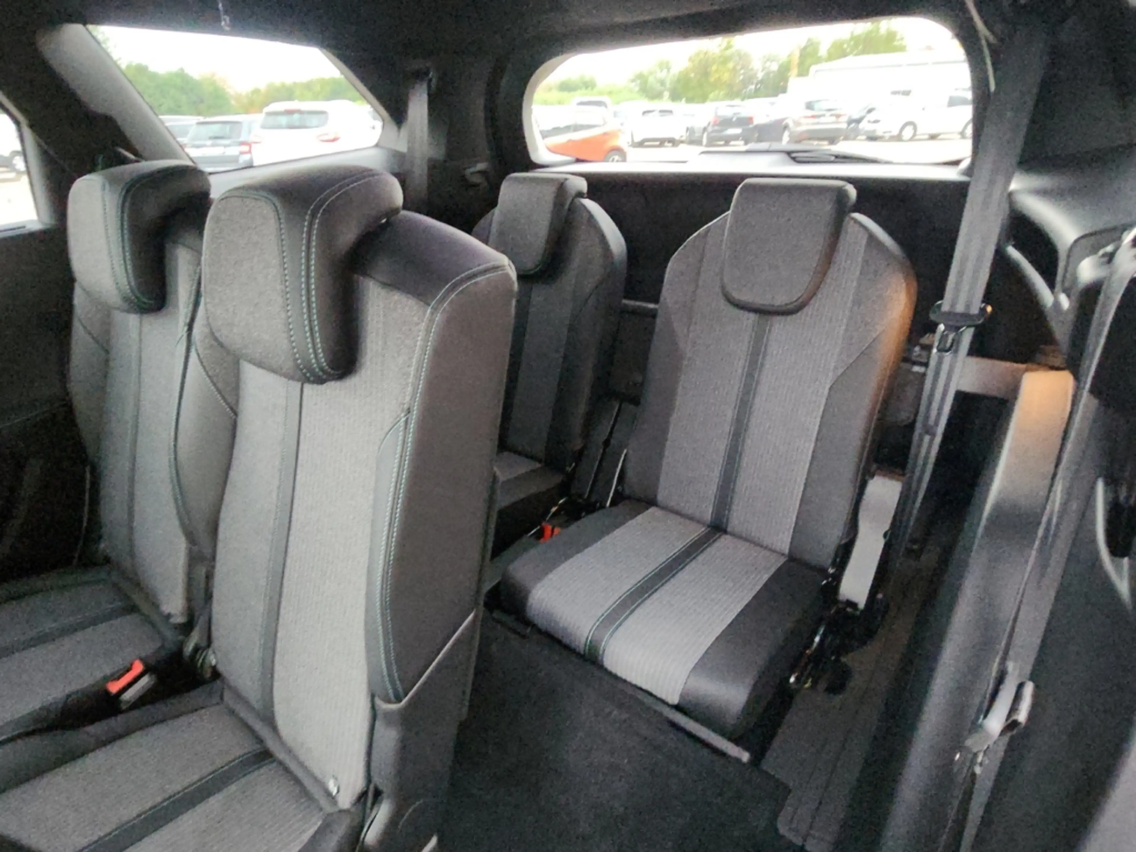 Peugeot 5008 Hybrid Allure Pack HYBRID 136 e-DSC6 7-Sitzer — photo 19