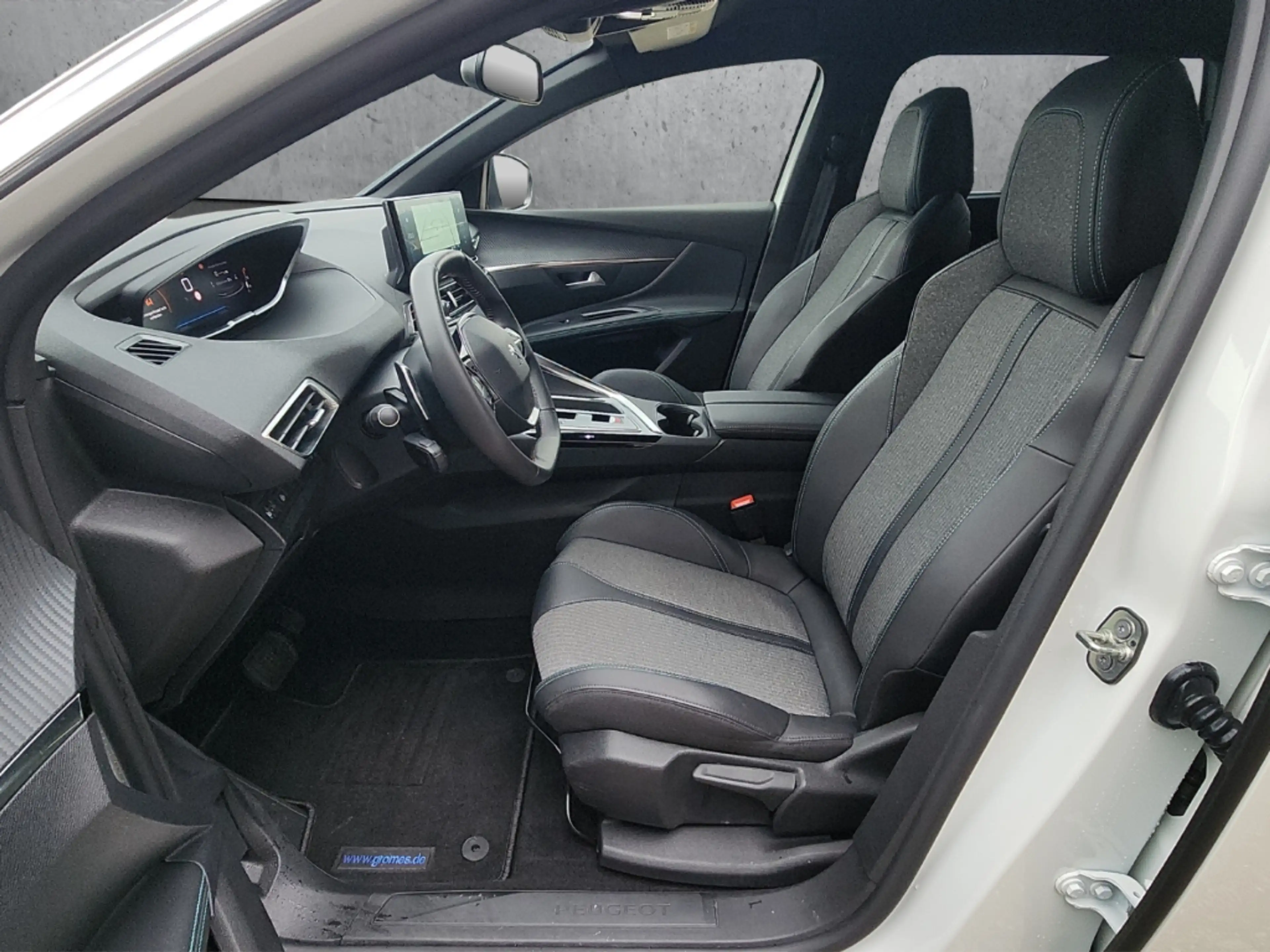 Peugeot 5008 Hybrid Allure Pack HYBRID 136 e-DSC6 7-Sitzer — photo 9