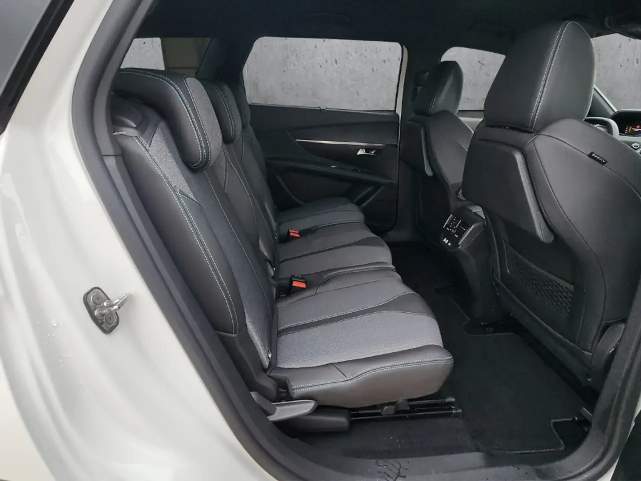 Peugeot 5008 Hybrid Allure Pack 136 e-DSC6 7-Sitzer SHZ Navi Di, миниатюра 14
