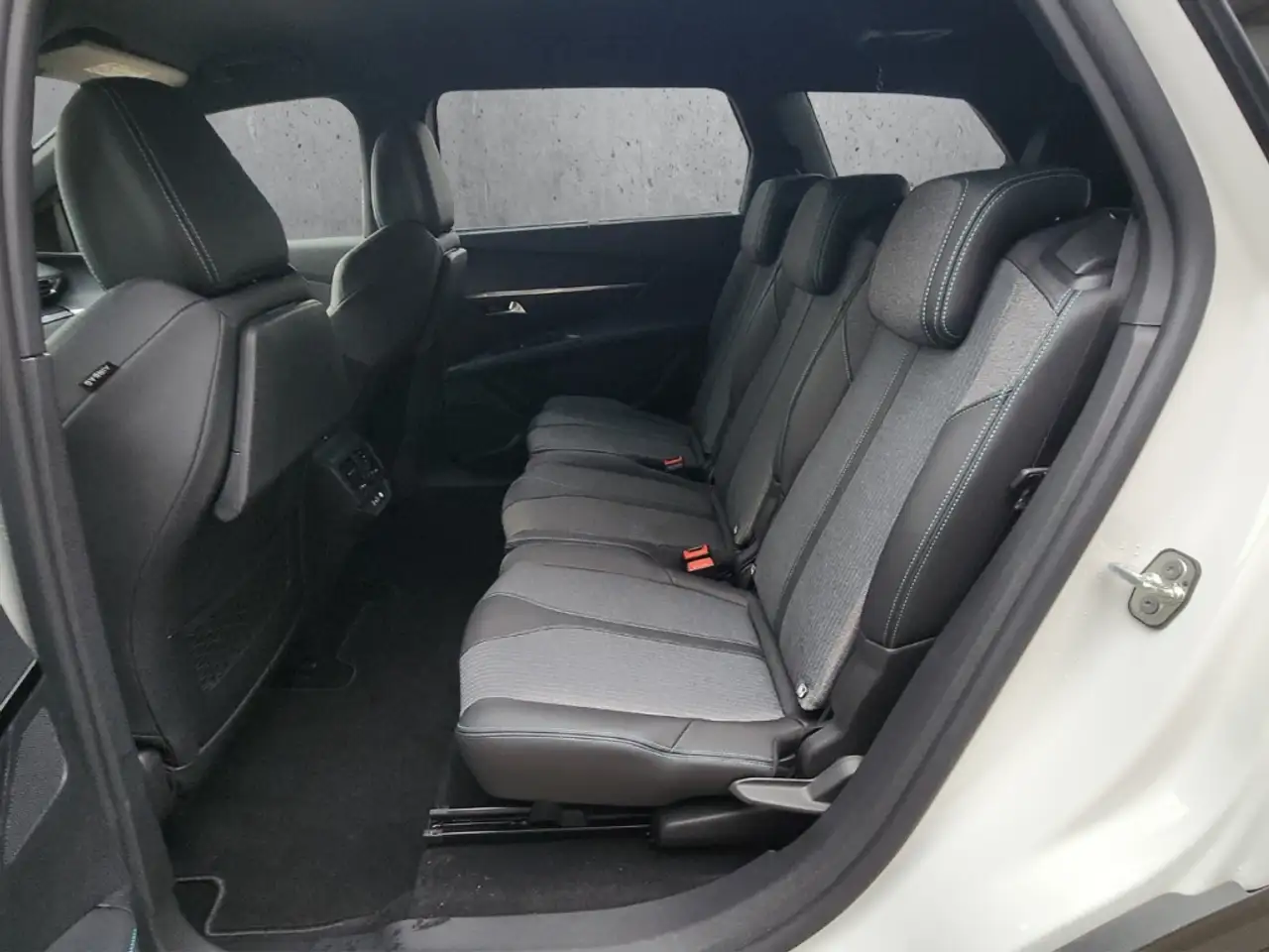 Peugeot 5008 Hybrid Allure Pack 136 e-DSC6 7-Sitzer SHZ Navi Di, миниатюра 8