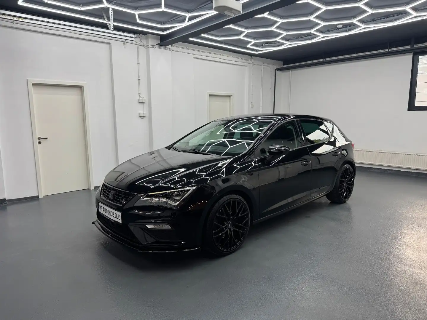 SEAT Leon FR Schwarz - 1