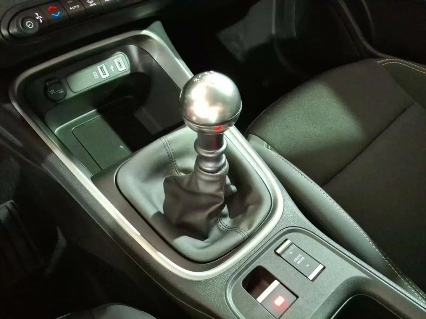 Jeep Avenger 1.2 Altitude 74KW Rouge - 2