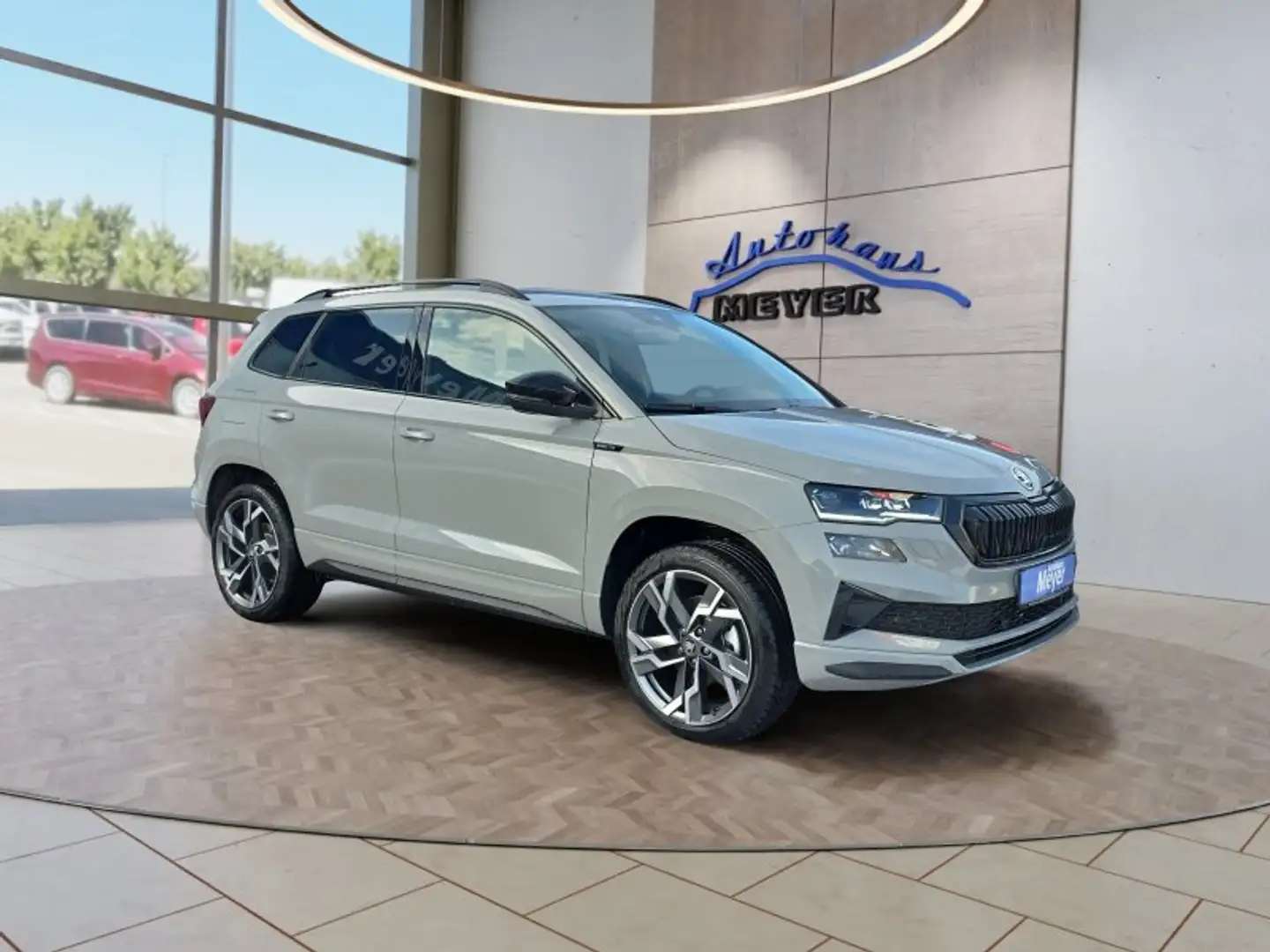 Skoda Karoq Sportline 2,0TSI DSG AHK/4*J.Gar/Navi/Matrix     * Grijs - 1