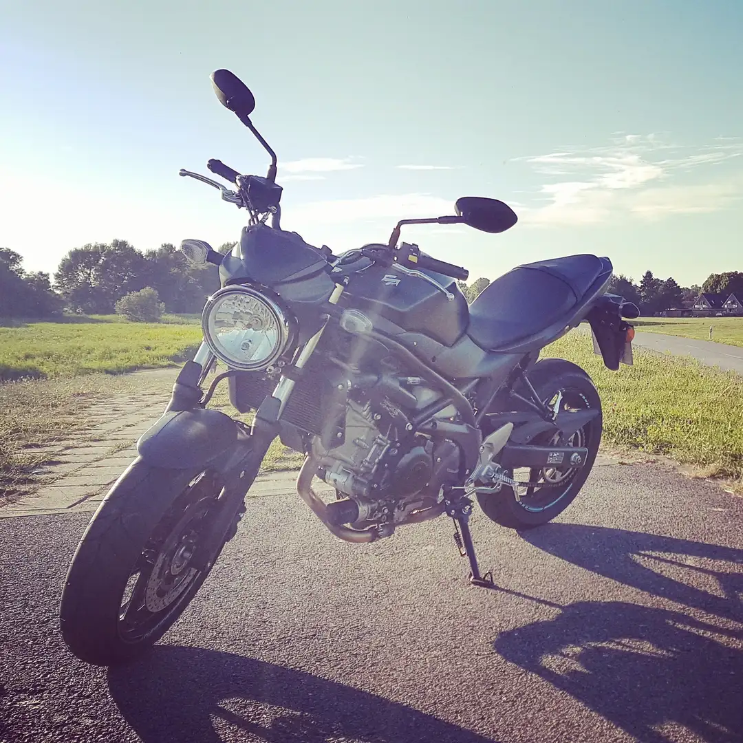 Suzuki SV 650 Negro - 1
