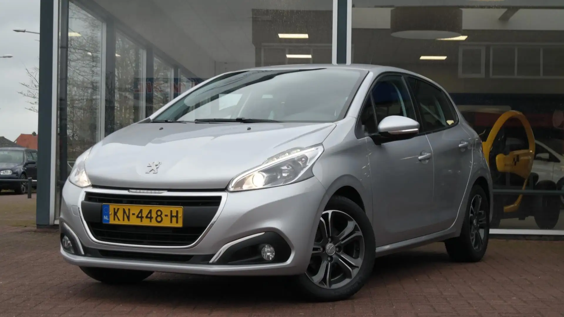 Peugeot 208 1.2 PureTech Blue Lion | 5deurs | 136.000km | Vol Grijs - 1