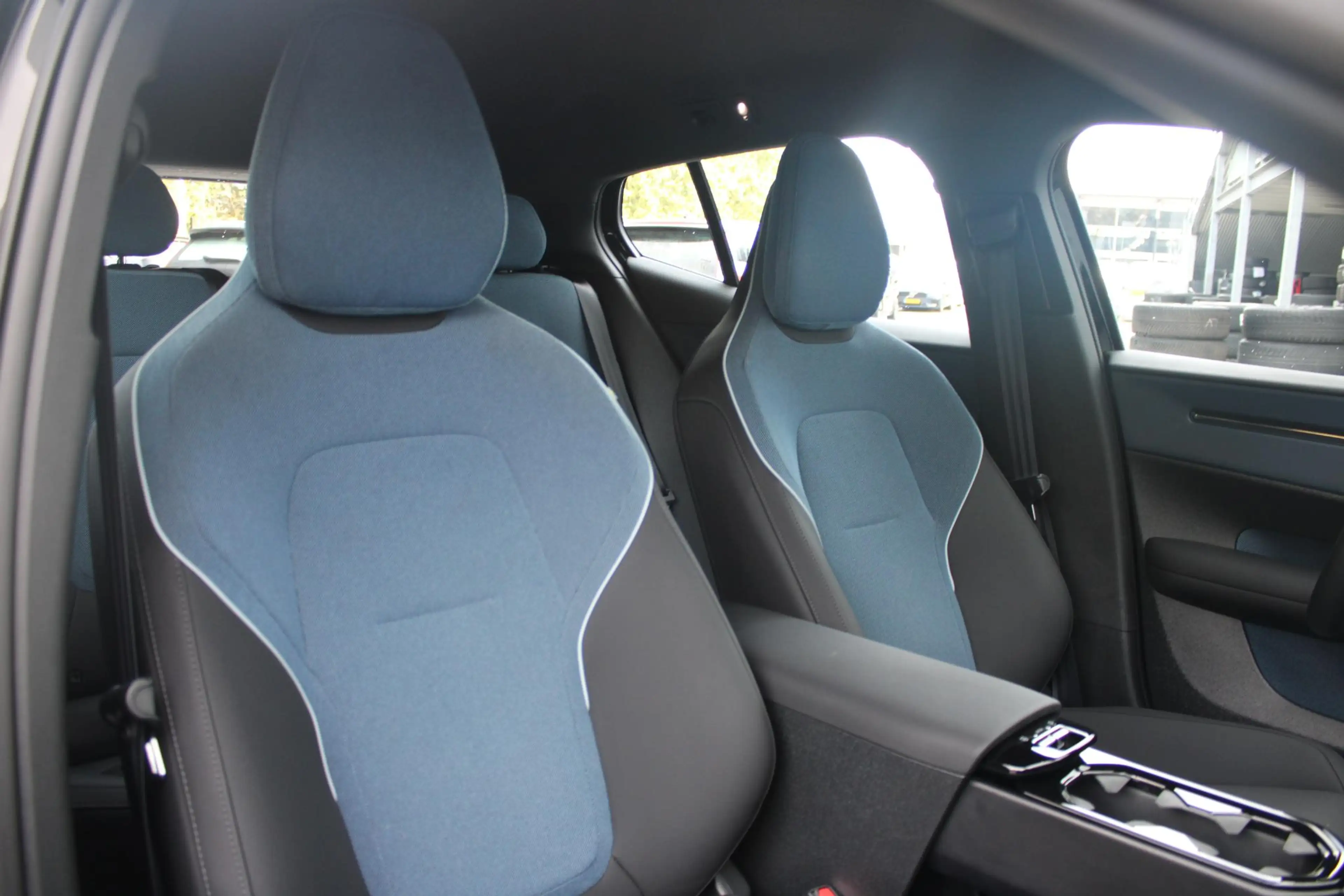 Volvo EX30 Single Motor Extended Range Plus 69 kWh | Verwarmb — photo 5