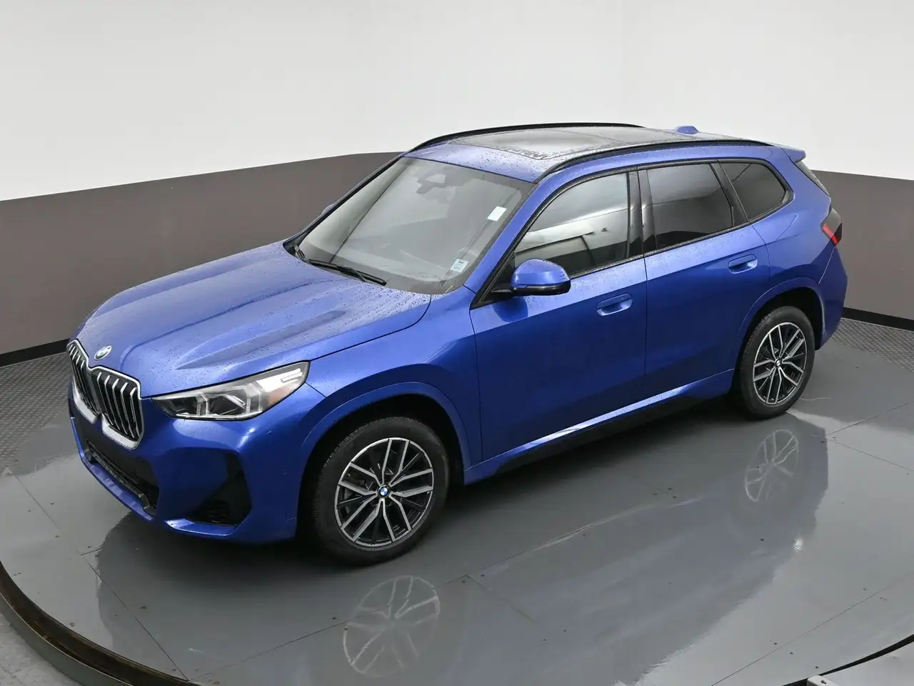 BMW X1 снимка BMW X1