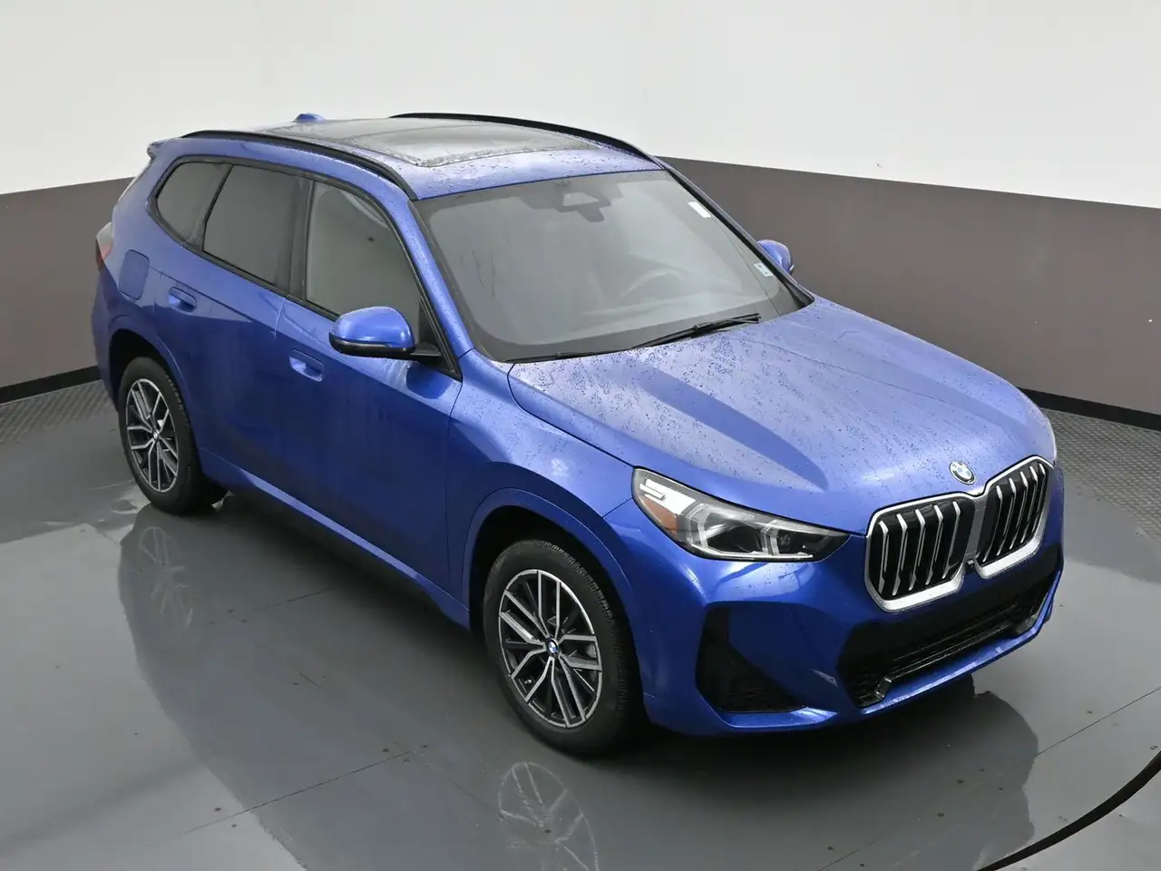 BMW X1 снимка BMW X1