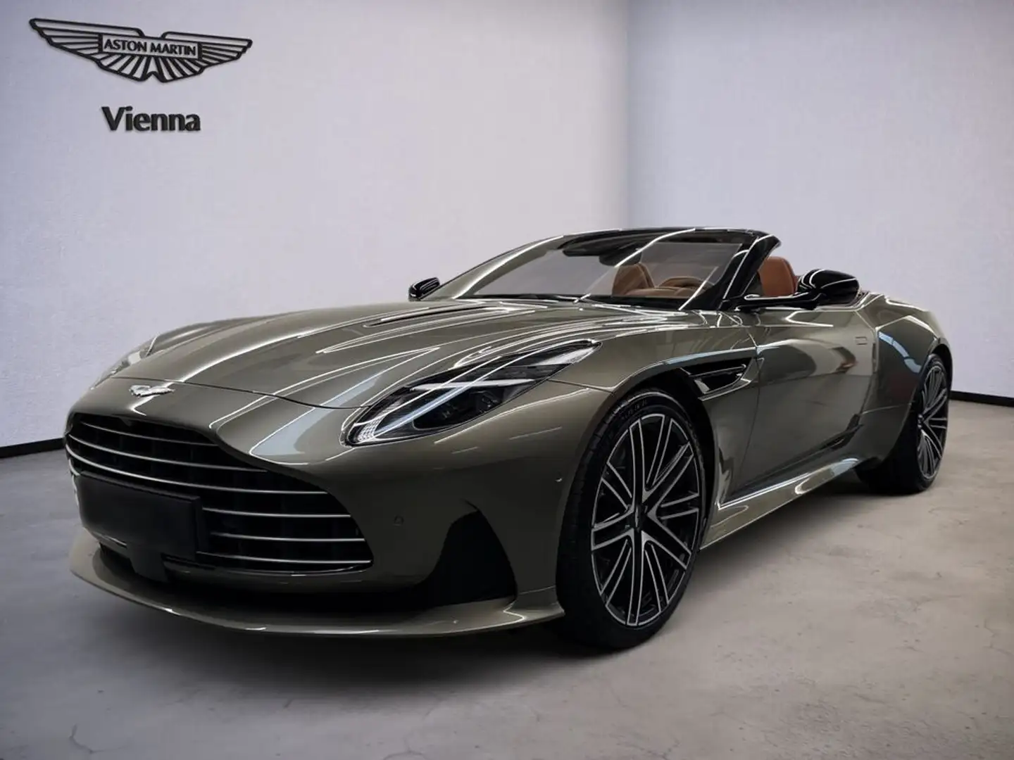 Aston Martin DB12 Volante | Titanium Grey | Black Pack Gris - 1