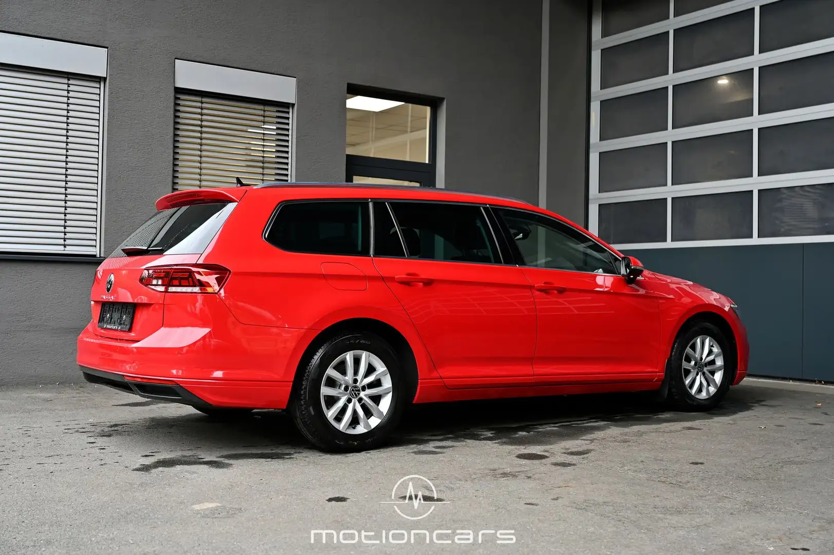 Volkswagen Passat Variant Passat 1.5 TSI DSG BMT/Start-Stopp Business Picke Красный - 2