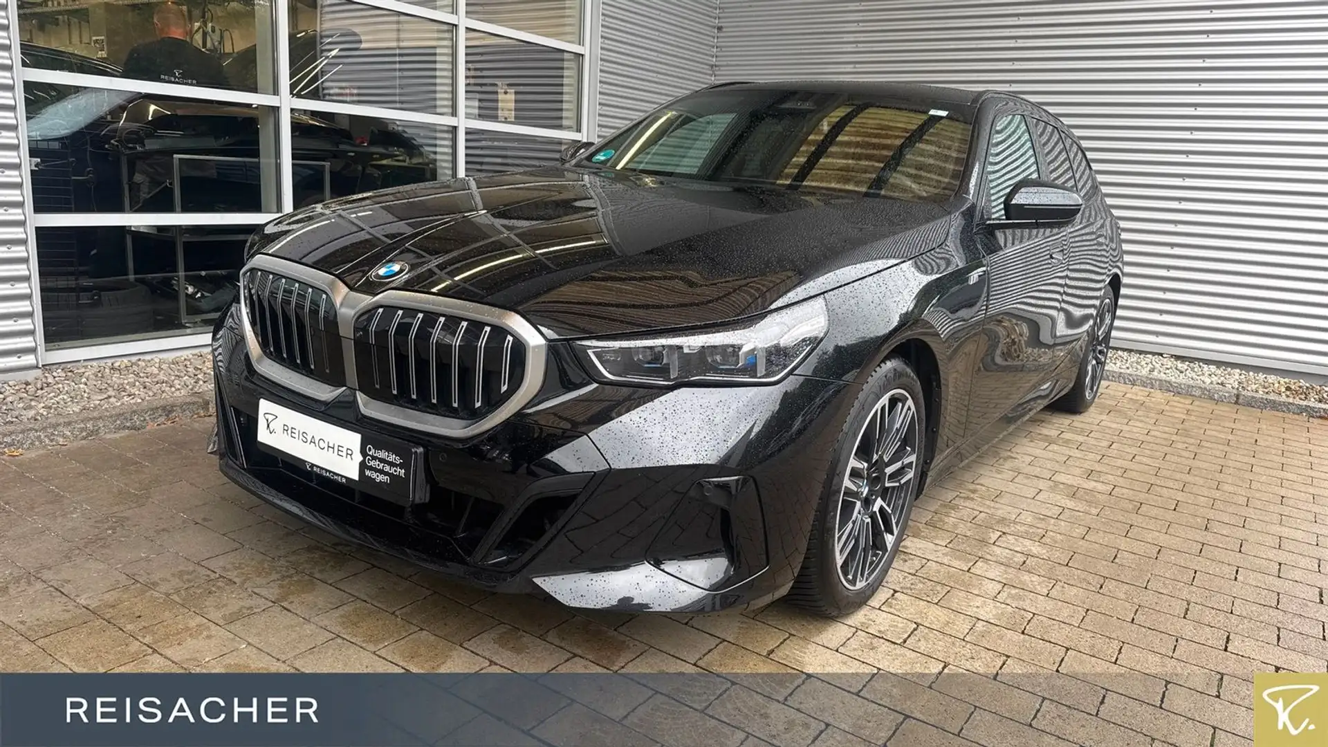 BMW 520 d Touring M-Sport Navi HUD AHK StdHz ACC 360° Schwarz - 1