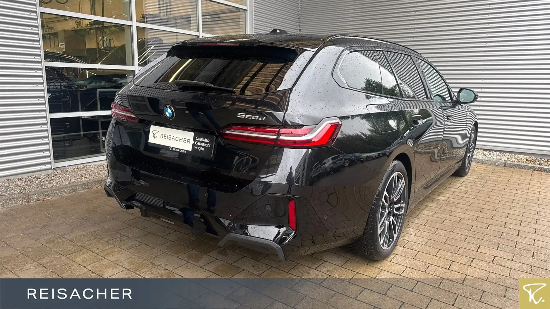 BMW 520 d Touring M-Sport Navi HUD AHK StdHz ACC 360° Schwarz - 2