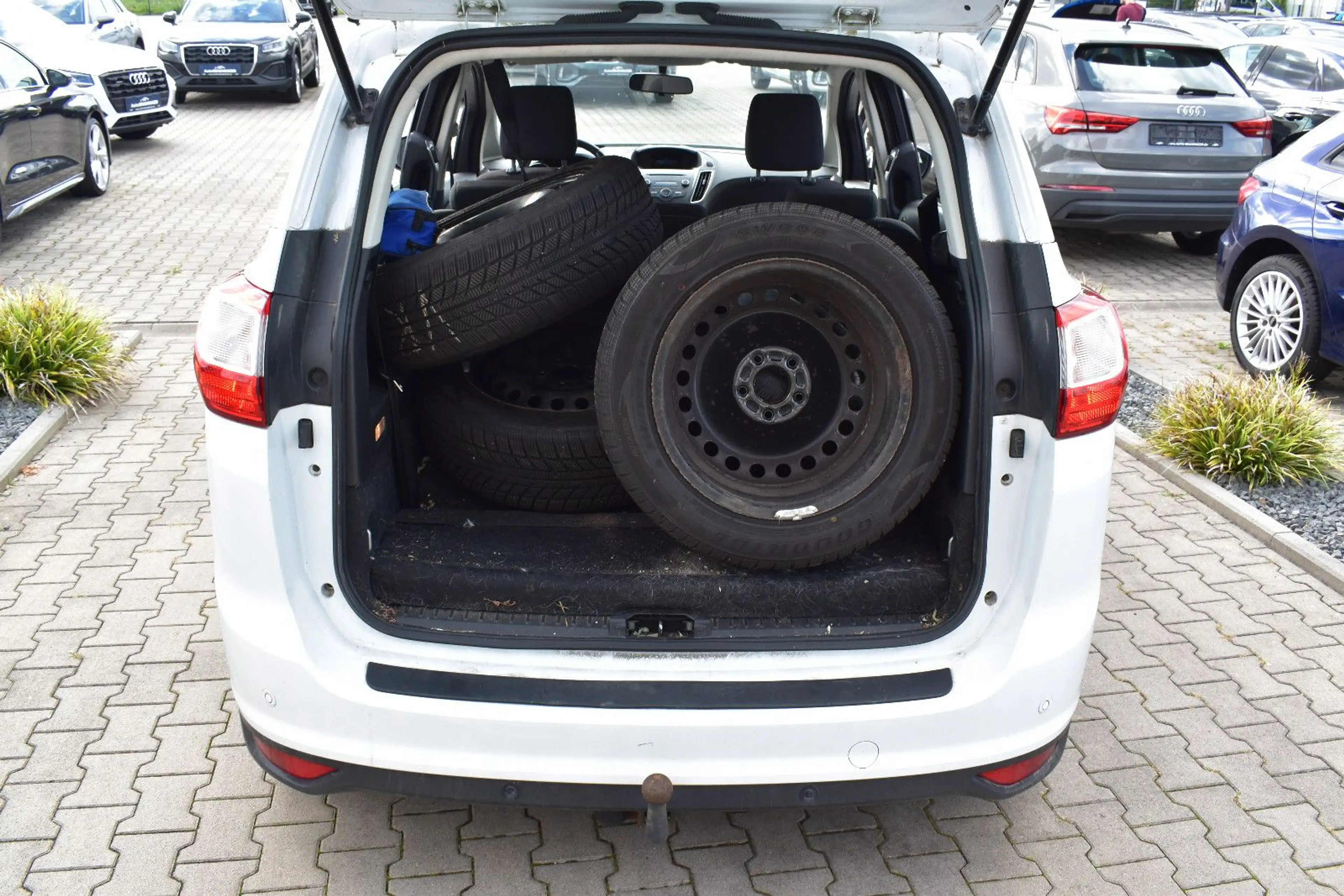 Ford Grand C-Max Grand C-MAX 1.5CDTI Trend 7-Sitzer~AHK~HiFi — photo 12
