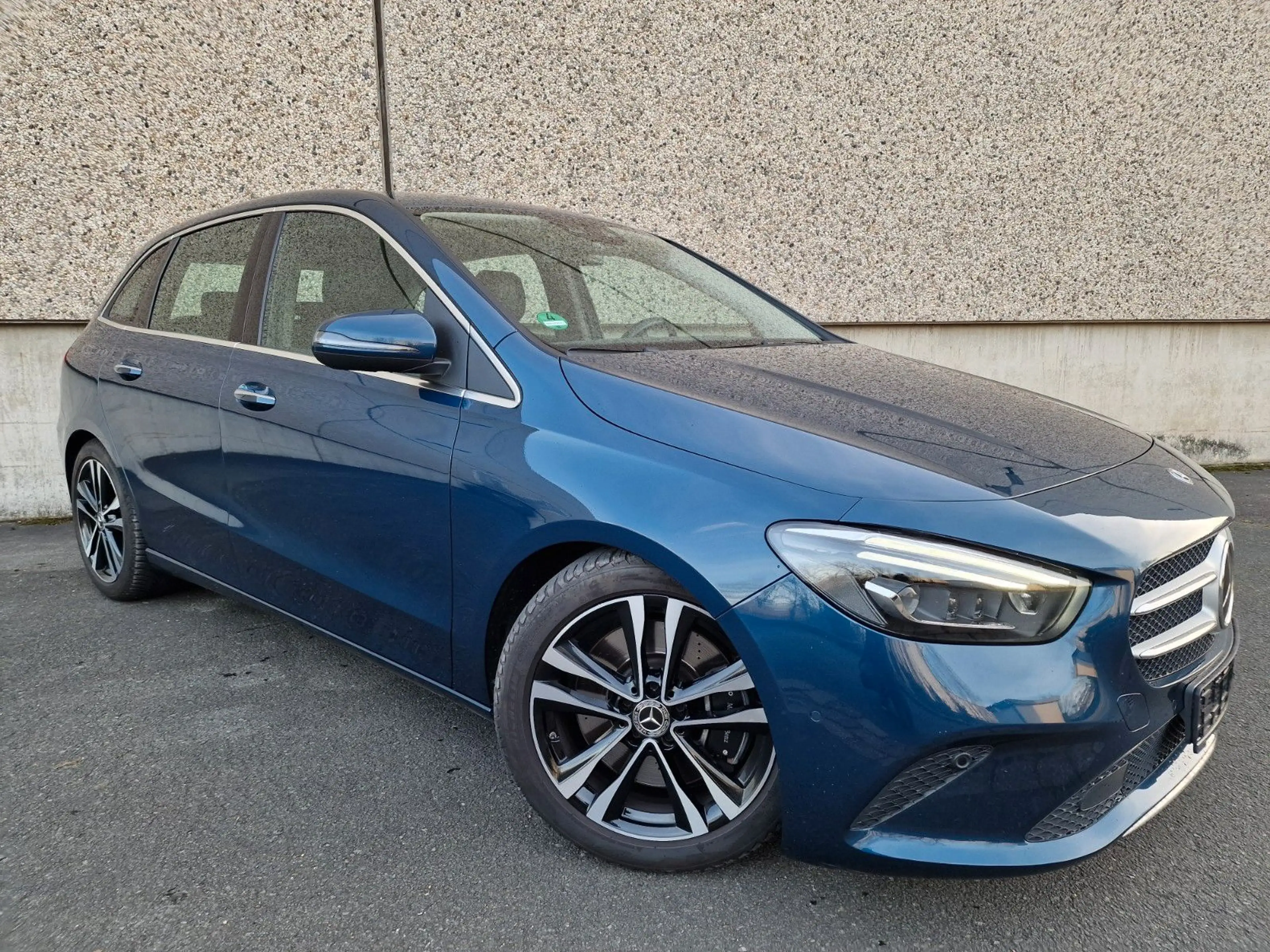 Mercedes-Benz B 180 d Aut.7G /Progressive/WIDESCREEN/MULTIBEAM+ — photo 3