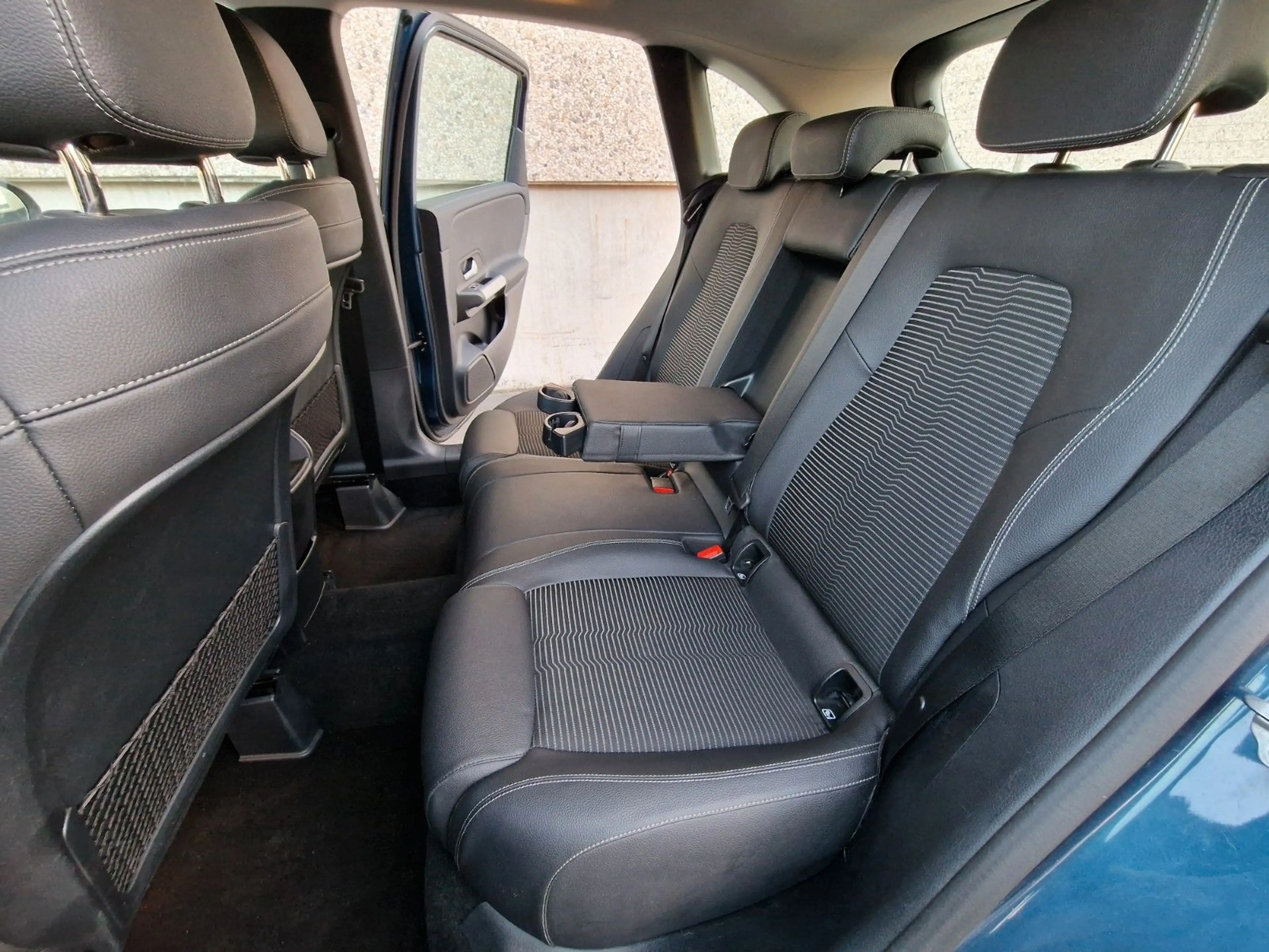 Mercedes-Benz B 180 d Aut.7G /Progressive/WIDESCREEN/MULTIBEAM+ — photo 19