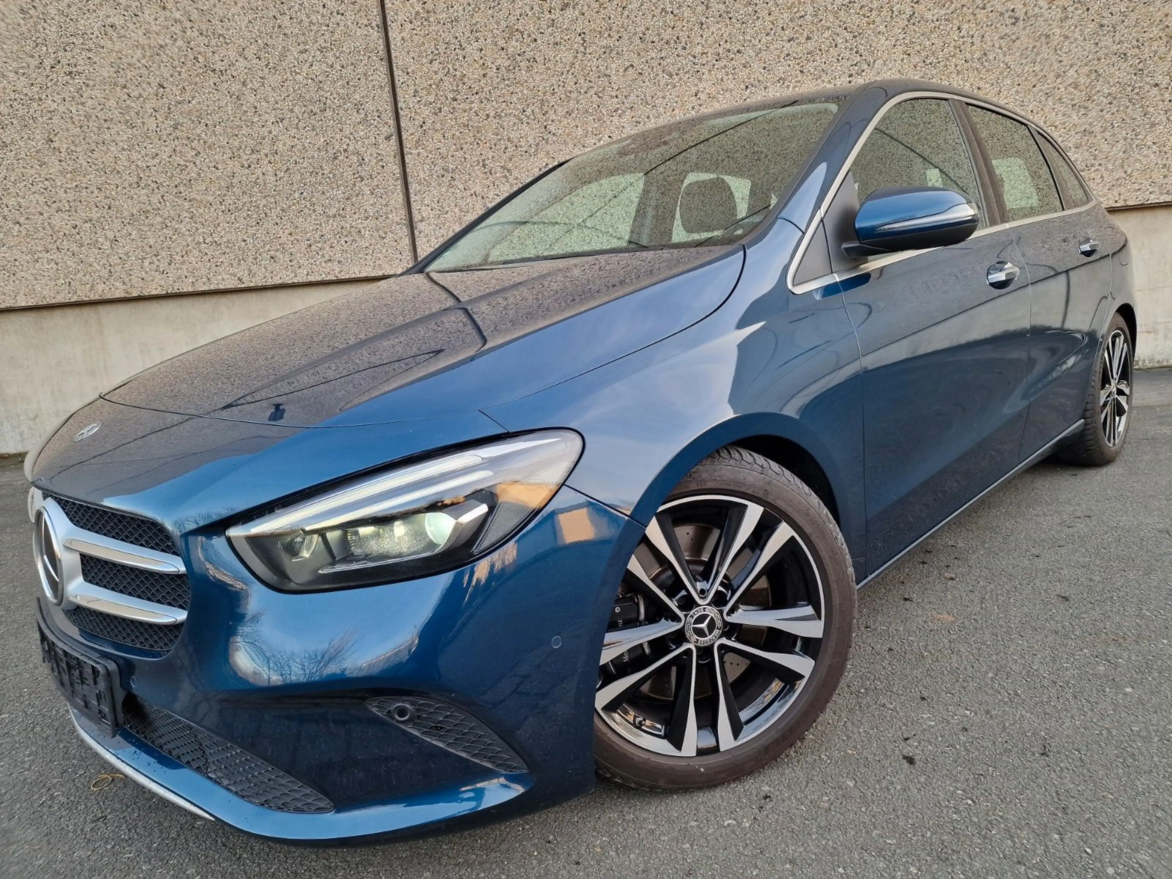 Mercedes-Benz B 180 d Aut.7G /Progressive/WIDESCREEN/MULTIBEAM+ — photo 4