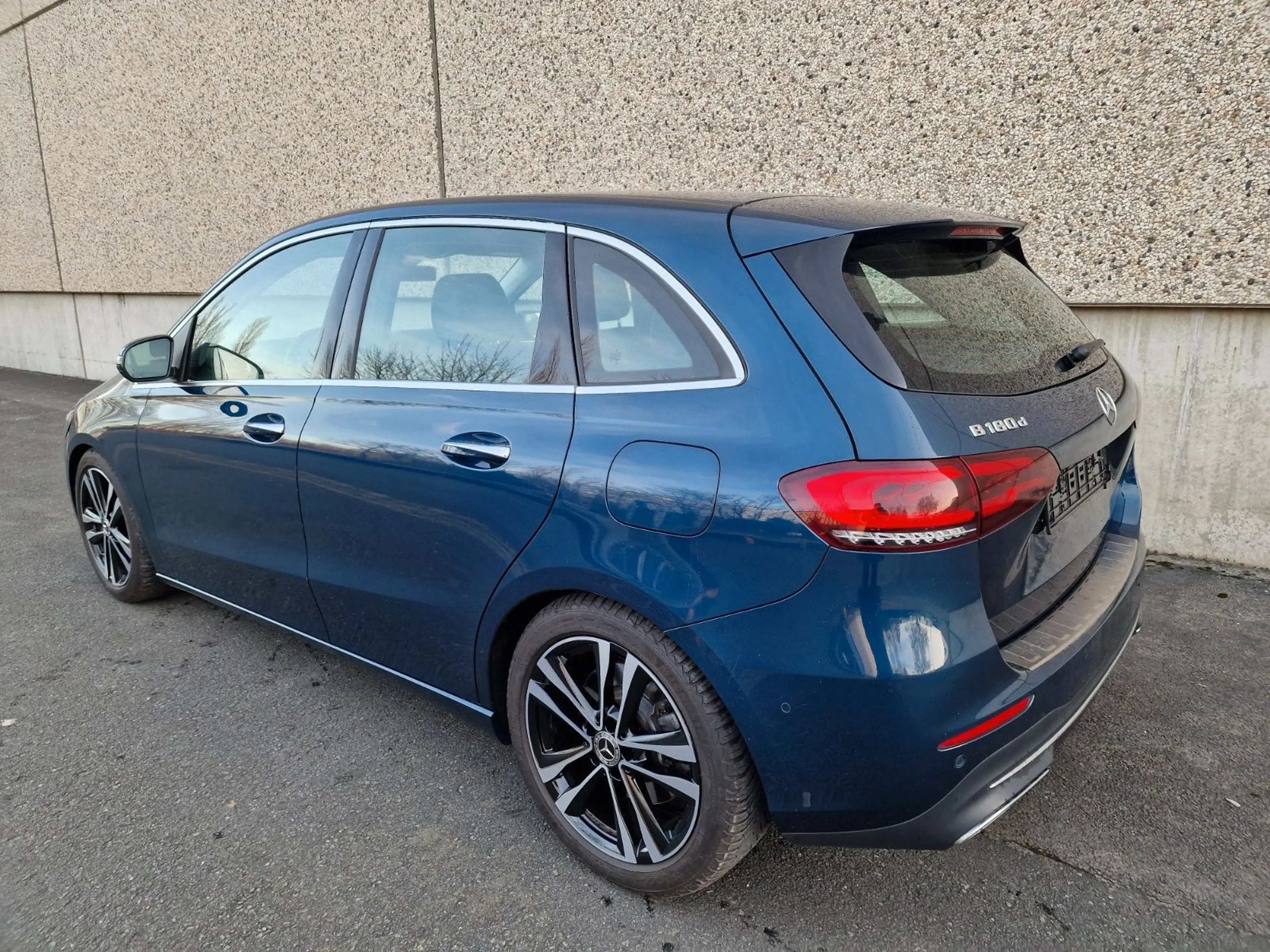 Mercedes-Benz B 180 d Aut.7G /Progressive/WIDESCREEN/MULTIBEAM+ — photo 11