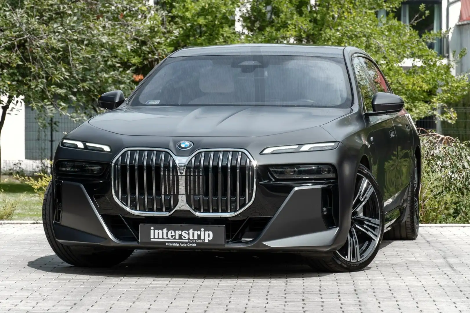 BMW 750 e M SPORT.SKY.SOFTC.B&W.DR.ASS.360.INDIVIDUAL Grau - 1