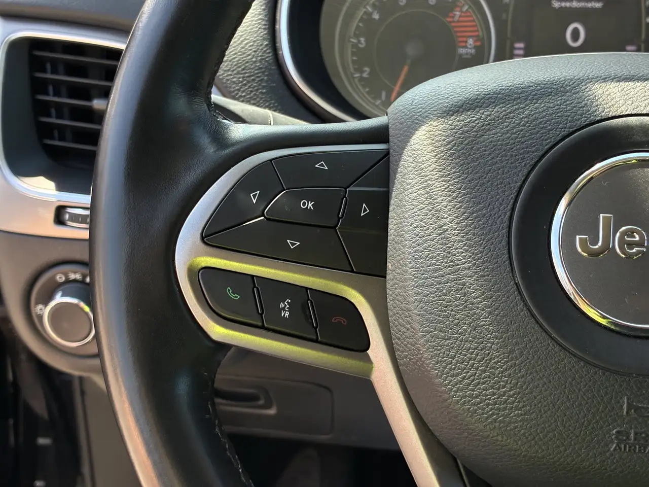 Jeep Cherokee снимка Jeep Cherokee