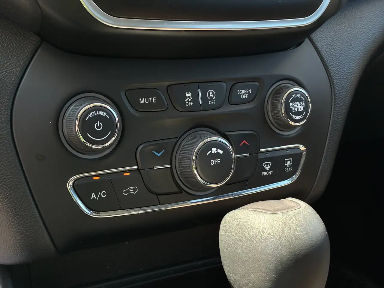 Jeep Cherokee снимка Jeep Cherokee