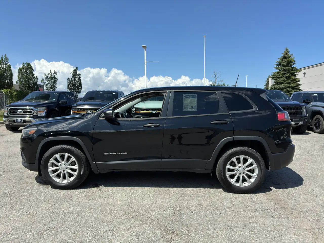 Jeep Cherokee снимка Jeep Cherokee