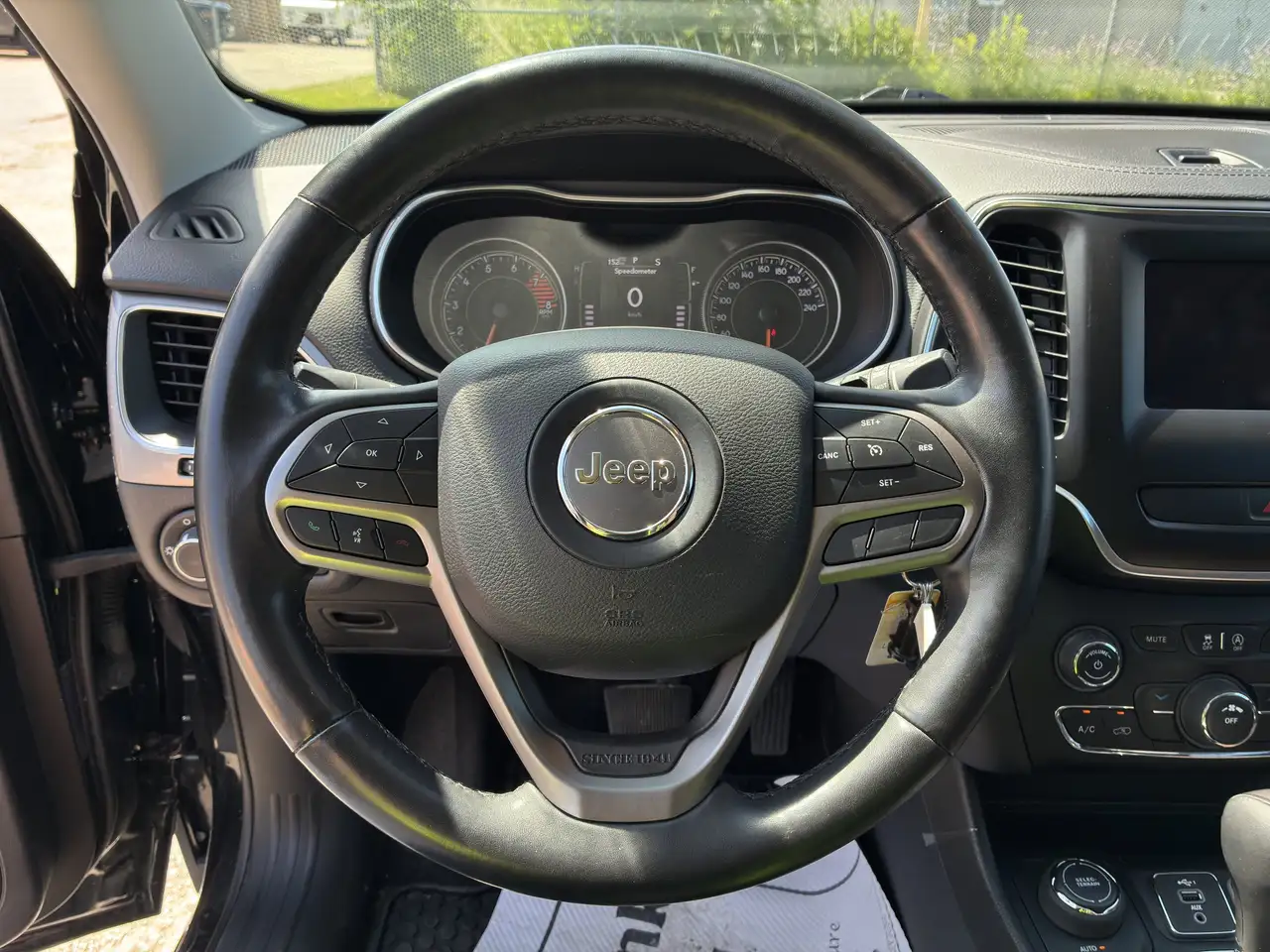 Jeep Cherokee снимка Jeep Cherokee