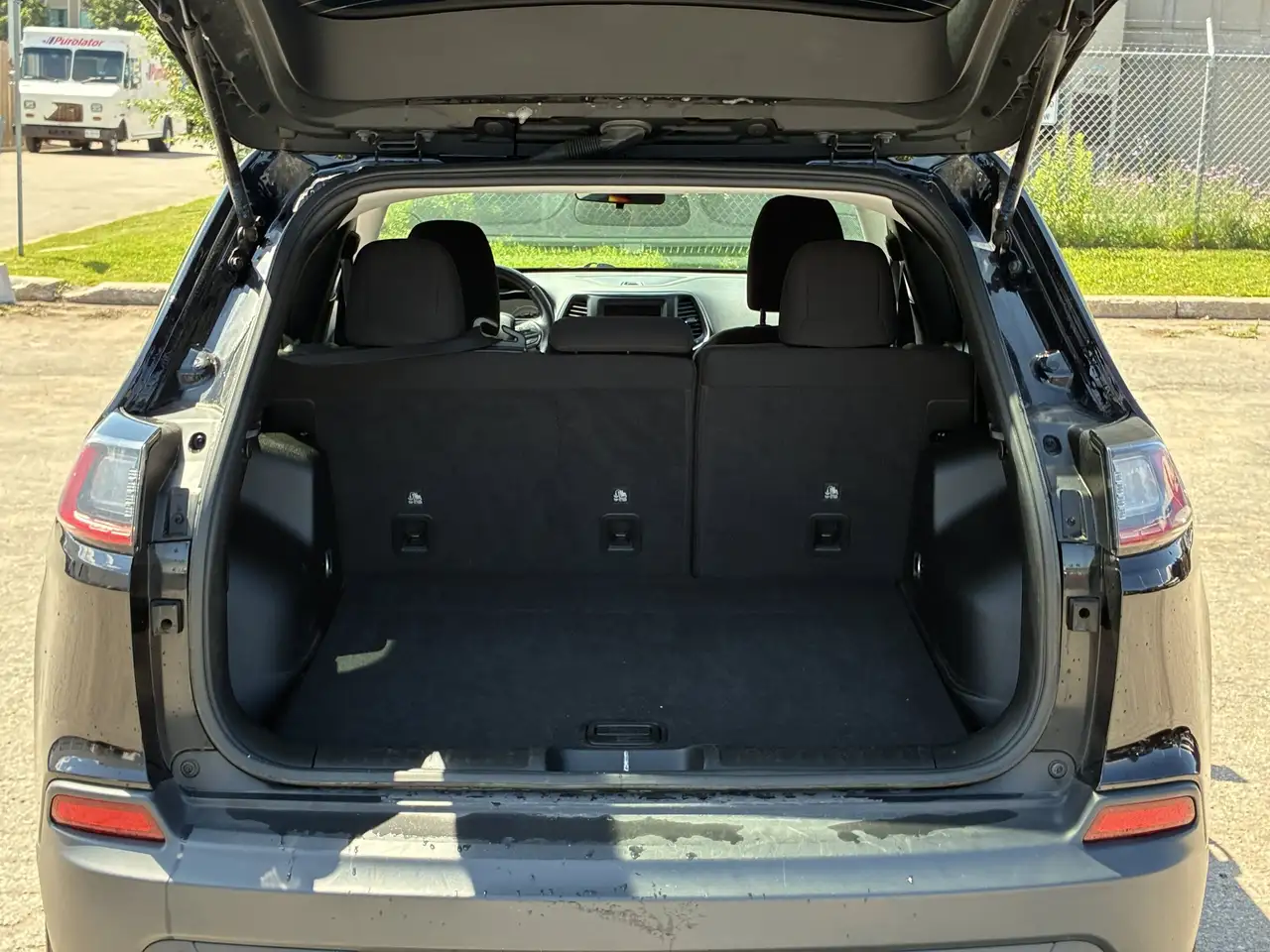 Jeep Cherokee снимка Jeep Cherokee
